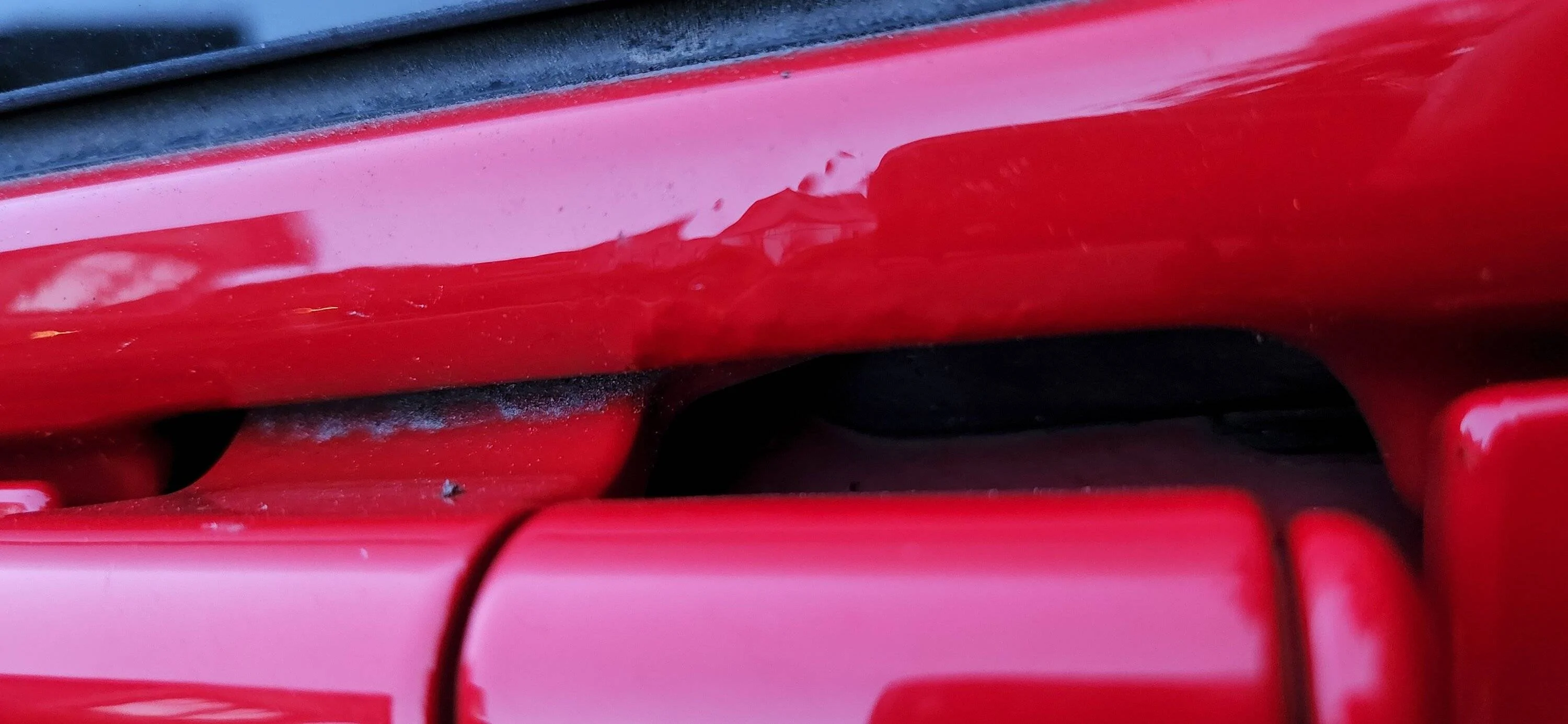 Jeep Wrangler JL Bubbles in Paint at Door Hinges 20220620_212544
