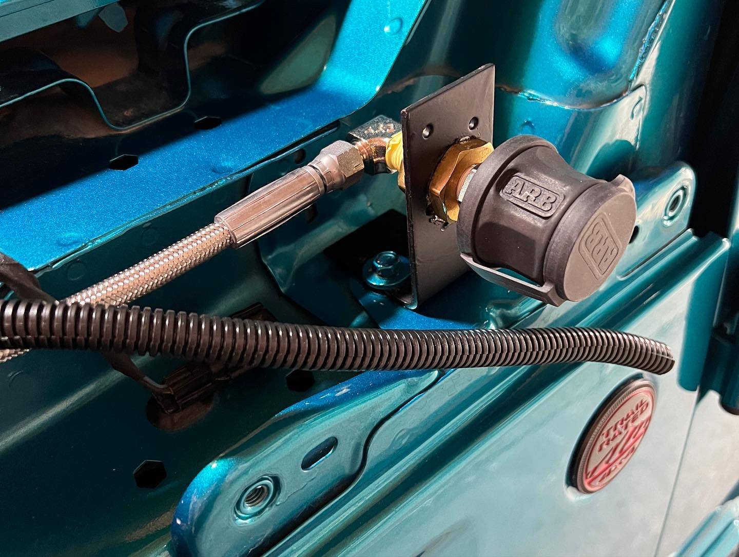 Jeep Wrangler JL 4xe charge port repurposed for ARB air compressor chuck C1994427-2C64-4E58-9FB4-4E0BE29A791B