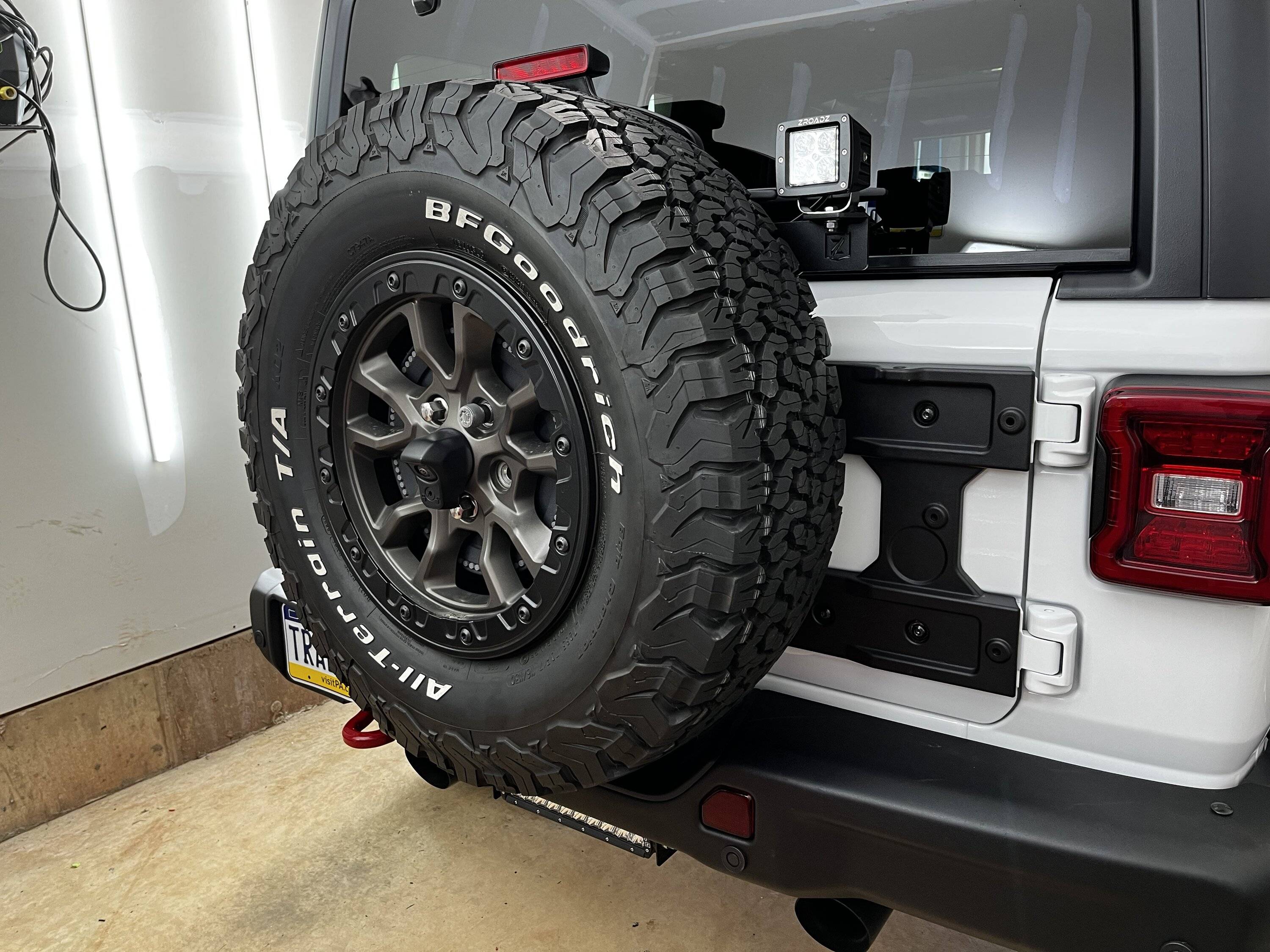 Jeep Wrangler JL Tailgate Reinforcement & Spare Tire Relocation Kit - Mopar Style tempImagesUUEEa