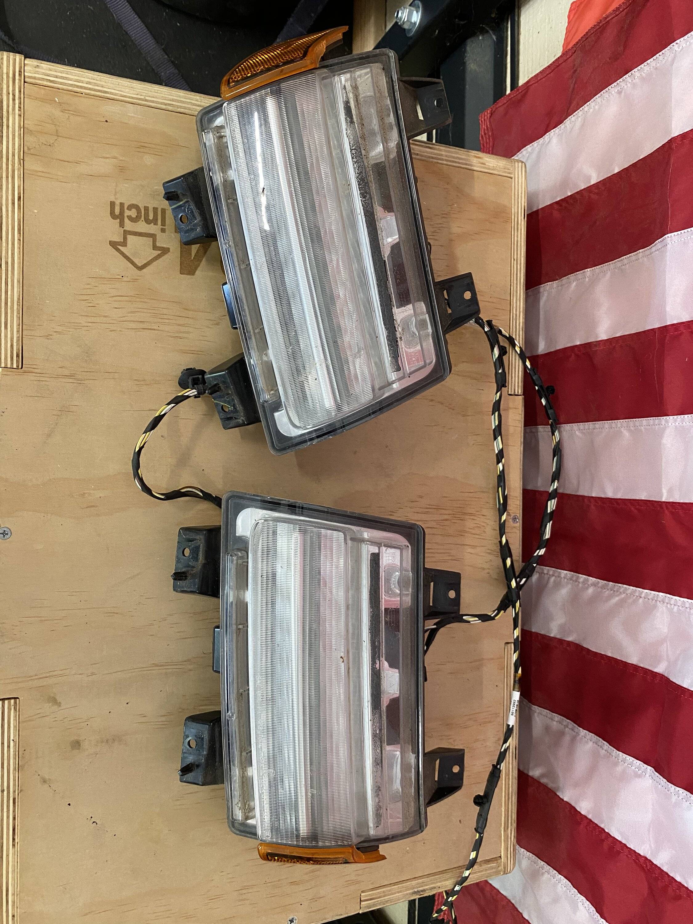 Jeep Wrangler JL OEM LED Turn Signals/DRLs 6E7A2365-B6E8-4D16-B1C4-50D1CBCE474B