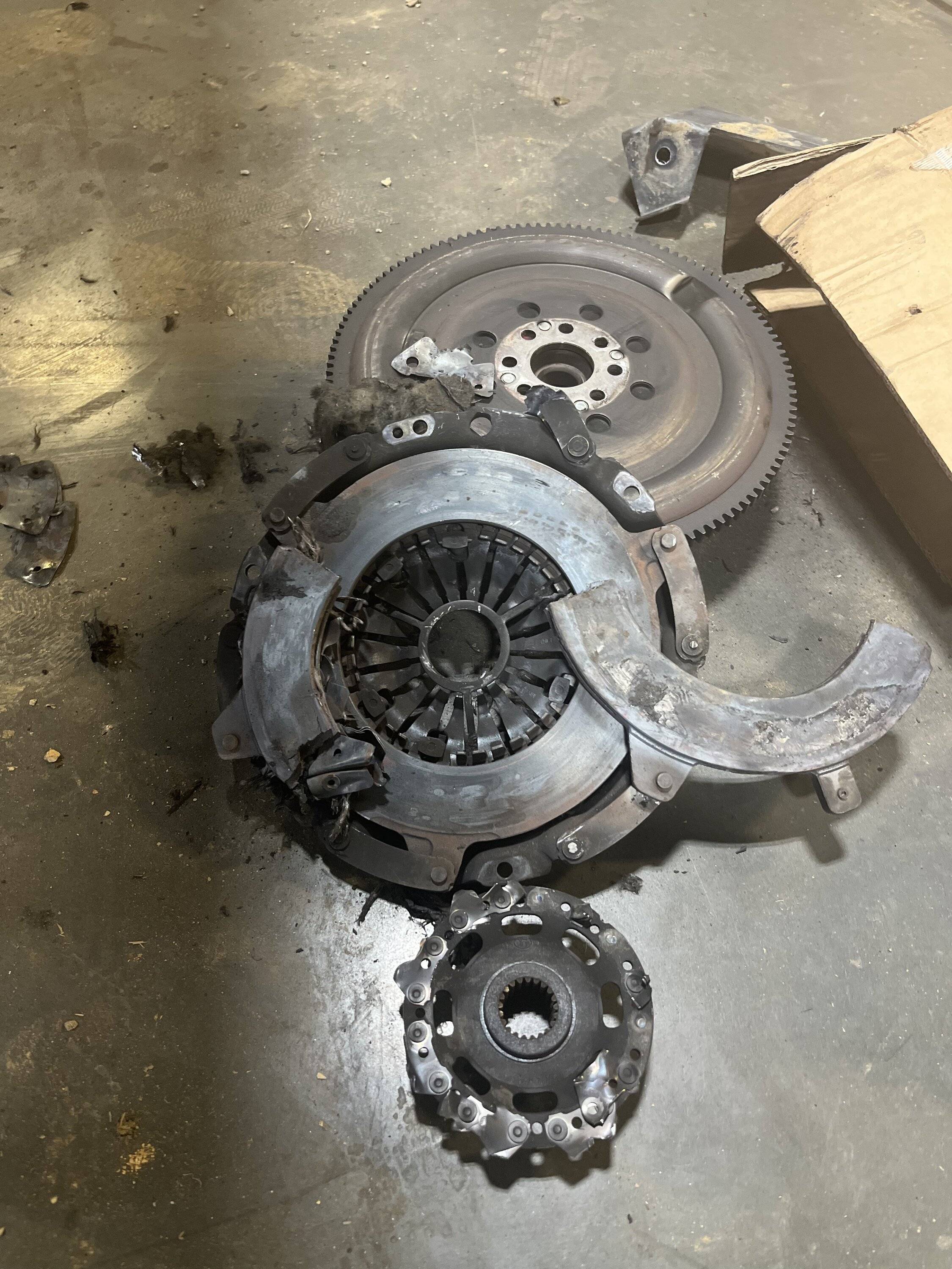 Jeep Wrangler JL Clutch plate explosion E1FA2748-CC3D-4C54-B7CB-B8190B5BF462