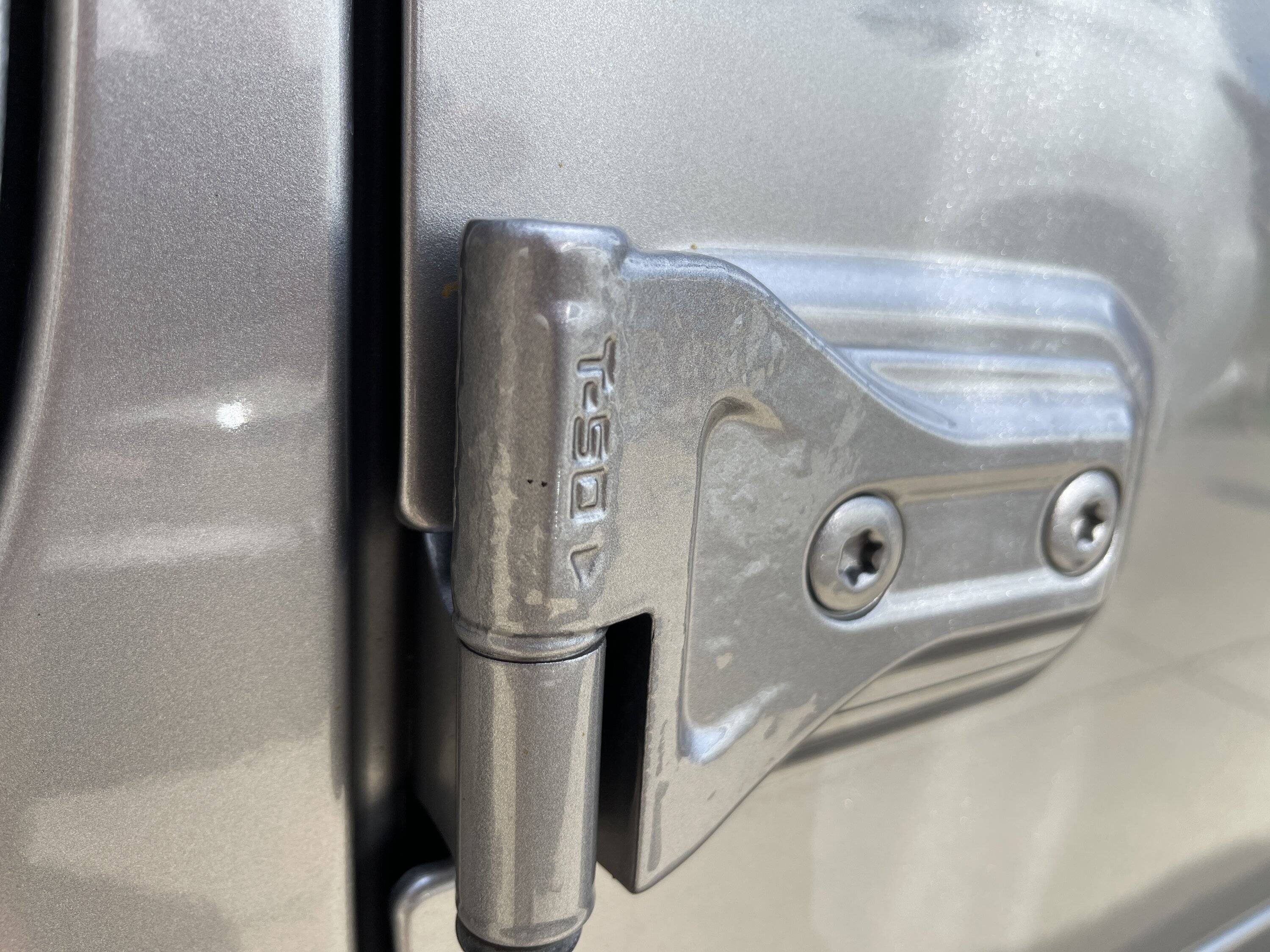 Jeep Wrangler JL Bubbles in Paint at Door Hinges 0E51E13B-0A9C-4A14-8AC8-F84C68AFEF5E