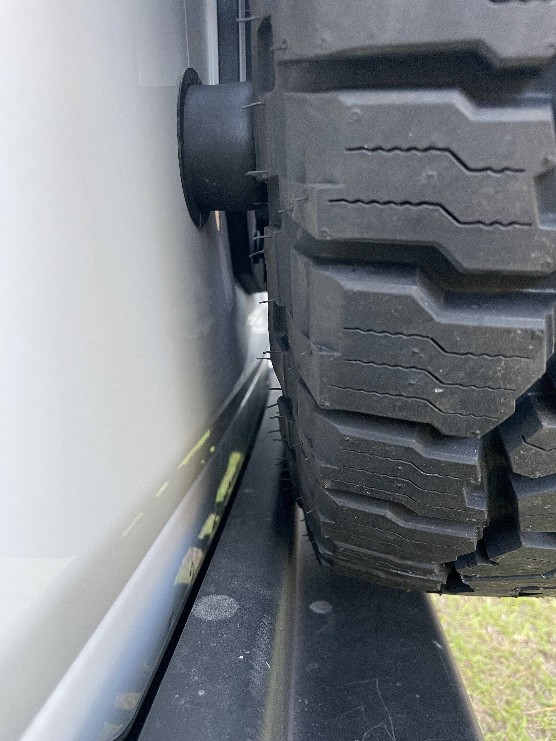 Jeep Wrangler JL Tailgate reenforcement for 33" Tire CBEC0000-0ABE-4DDF-991E-2891F1E06F39
