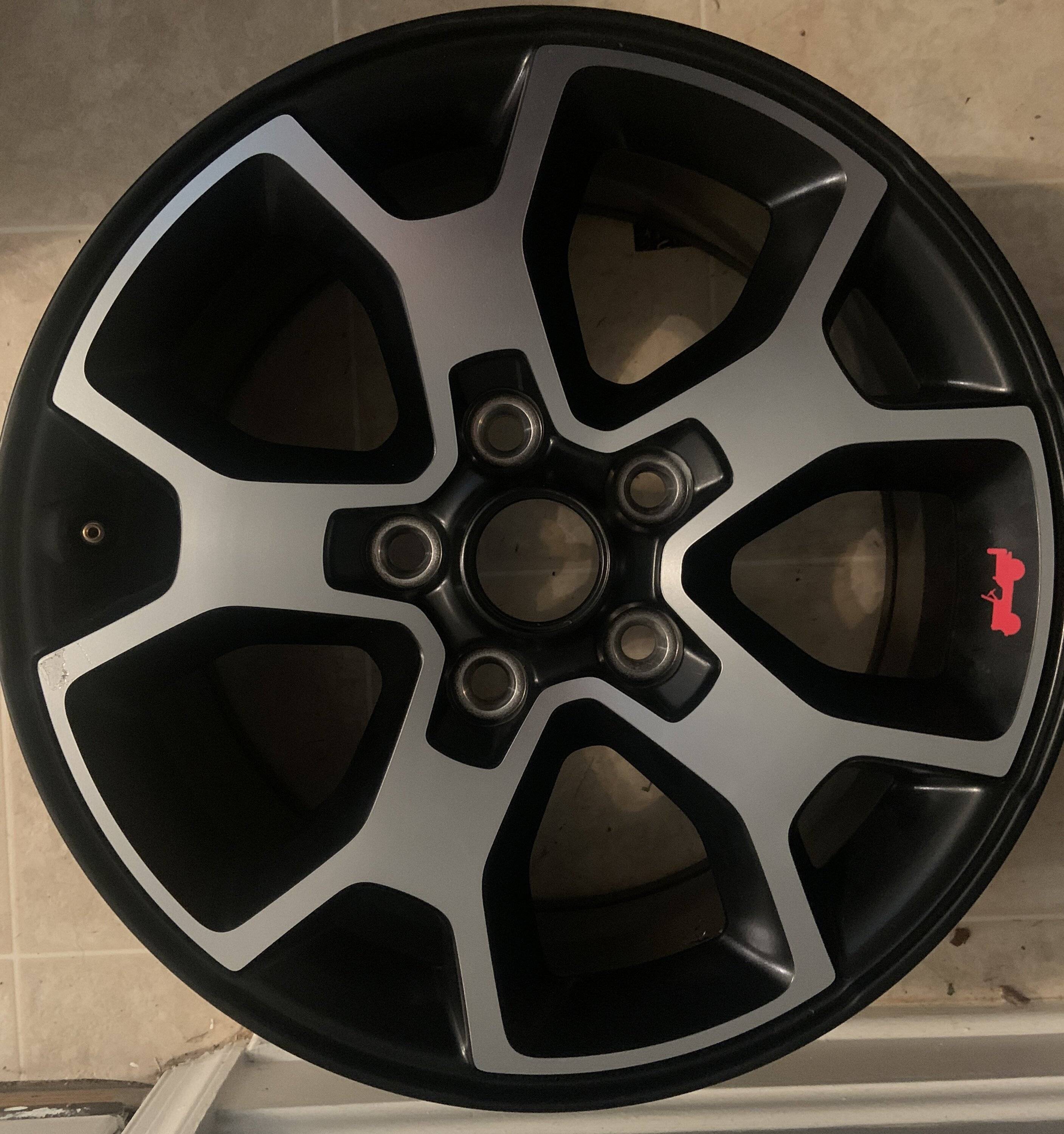 Jeep Wrangler JL 5x Rubicon wheels 6171902C-E2F3-4C92-9AFC-71287D2BA5D0