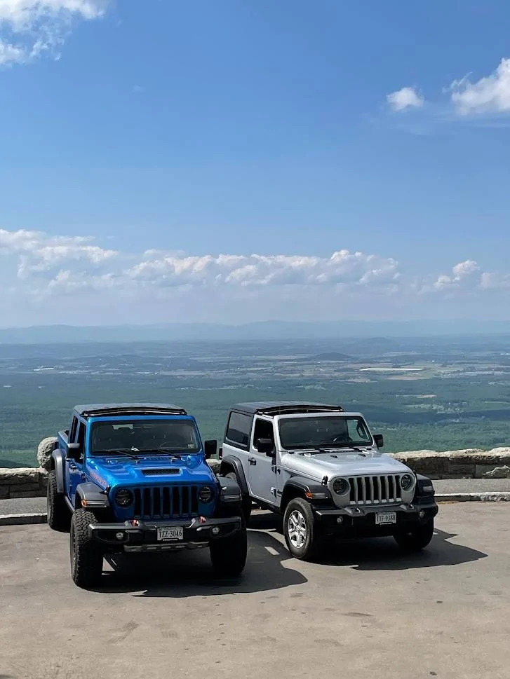 Jeep Wrangler JL Wrangler vs Gladiator? IMG_0586
