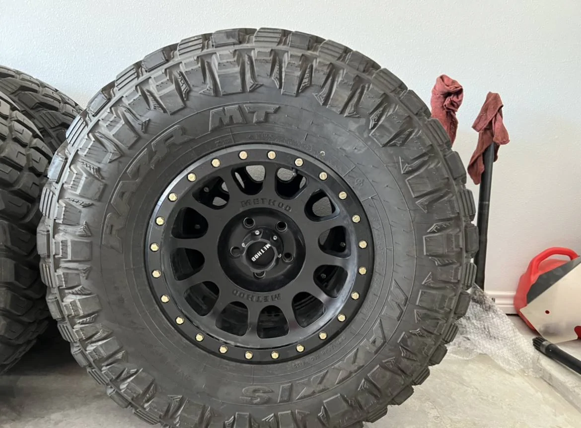 Jeep Wrangler JL 4 Maxxis Rzr MT with 4 Black Method Wheels FAC757C2-6B60-423C-966A-560352535167_1_201_a