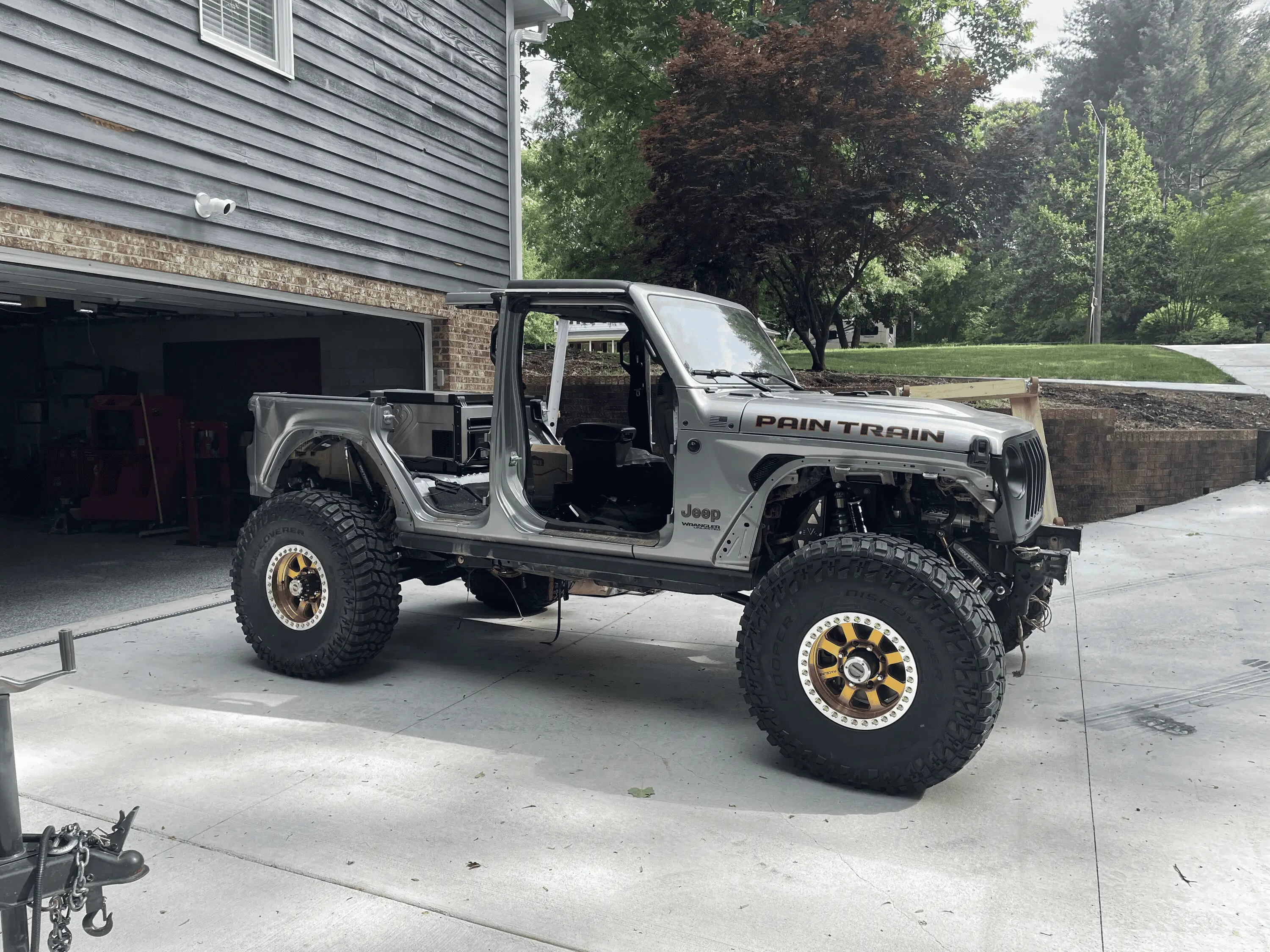 Jeep Wrangler JL Think we'll ever see a 2dr Gladiator?? 1657886898549