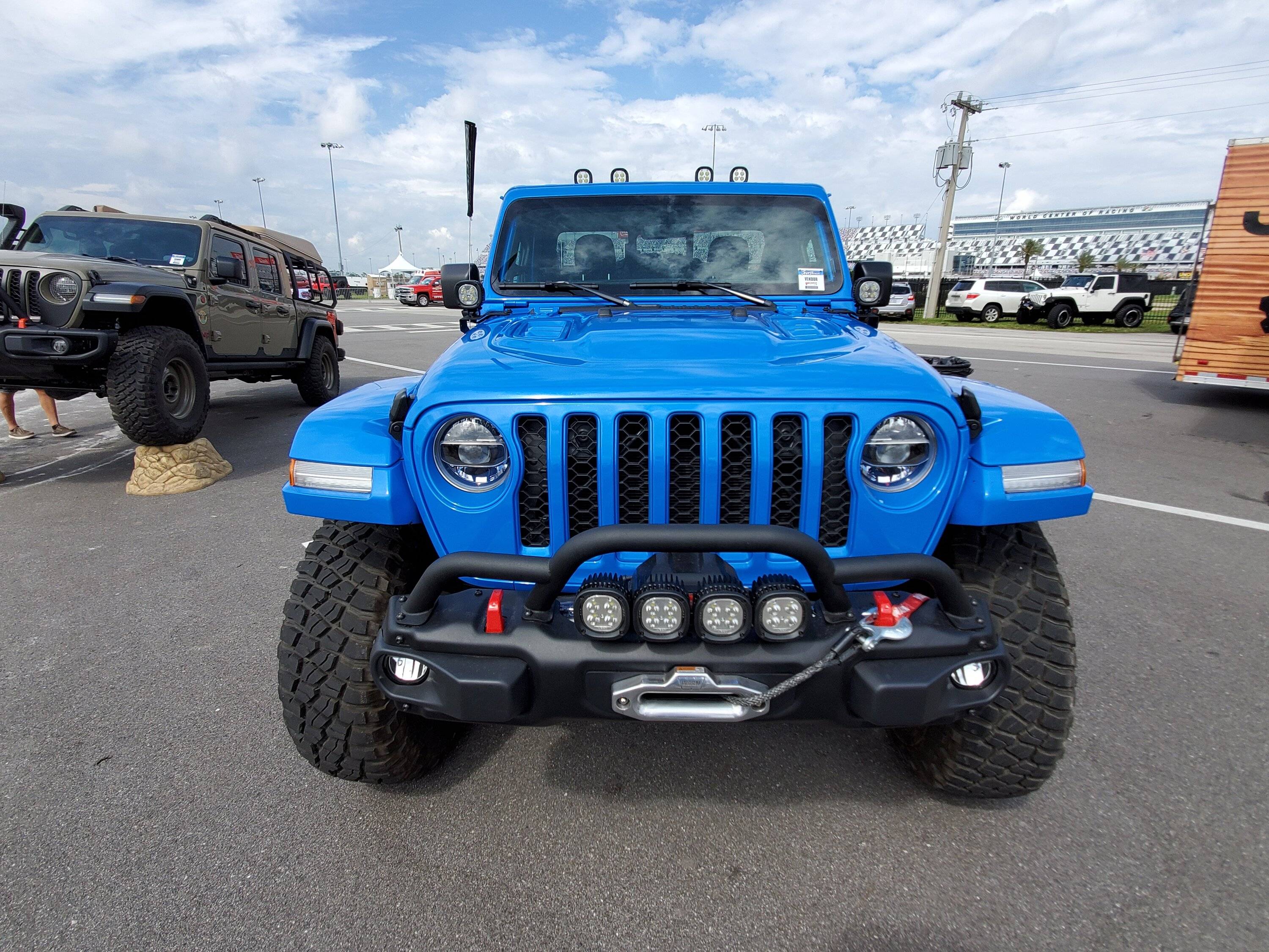Jeep Wrangler JL Think we'll ever see a 2dr Gladiator?? 20190426_104541
