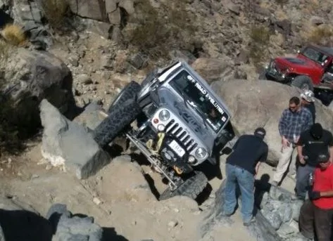 Jeep Wrangler JL Geez, Rain Rail Design Fail jeep-parking
