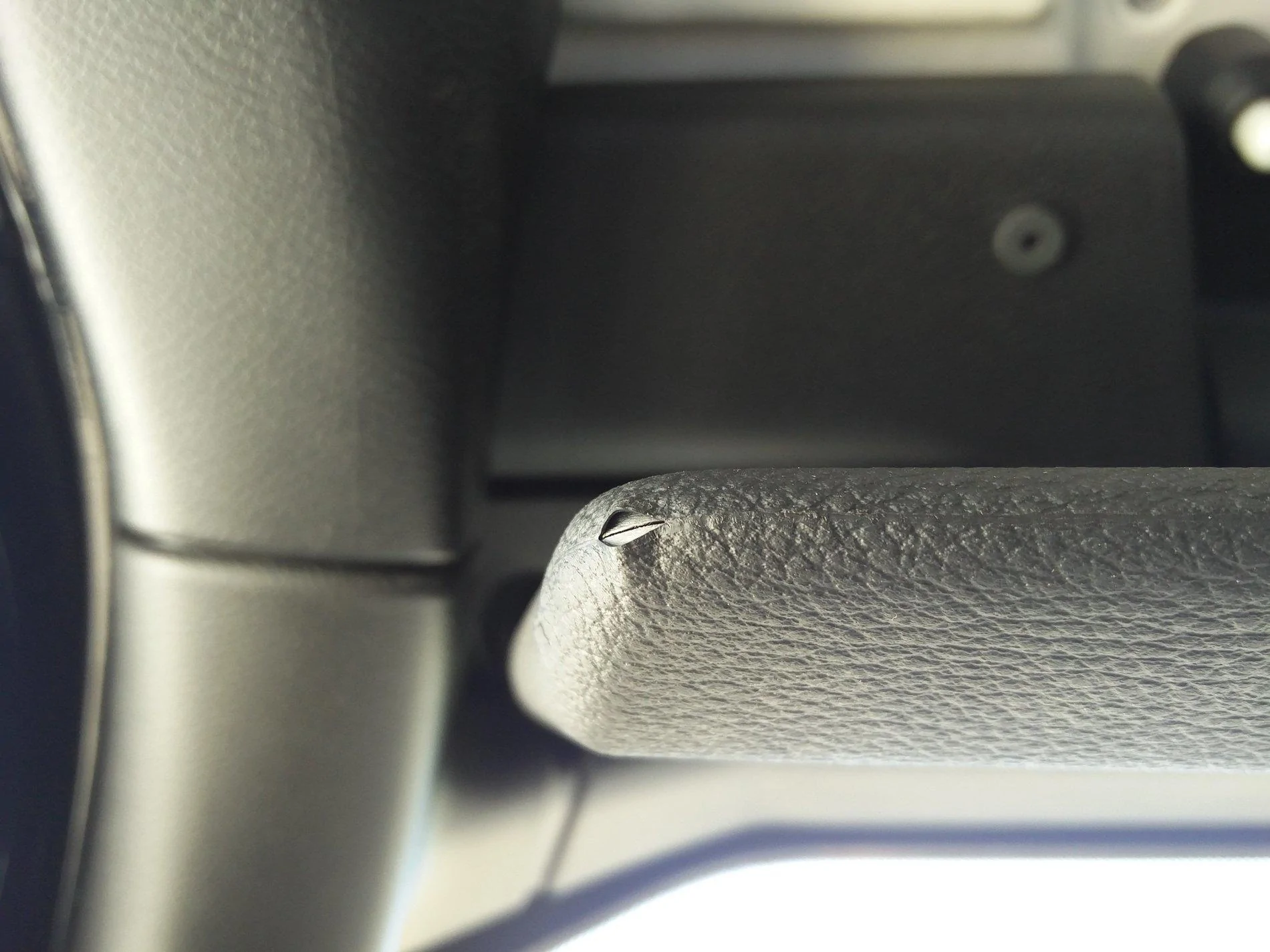 Jeep Wrangler JL dealer damaged sun visor IMG_20180707_151831