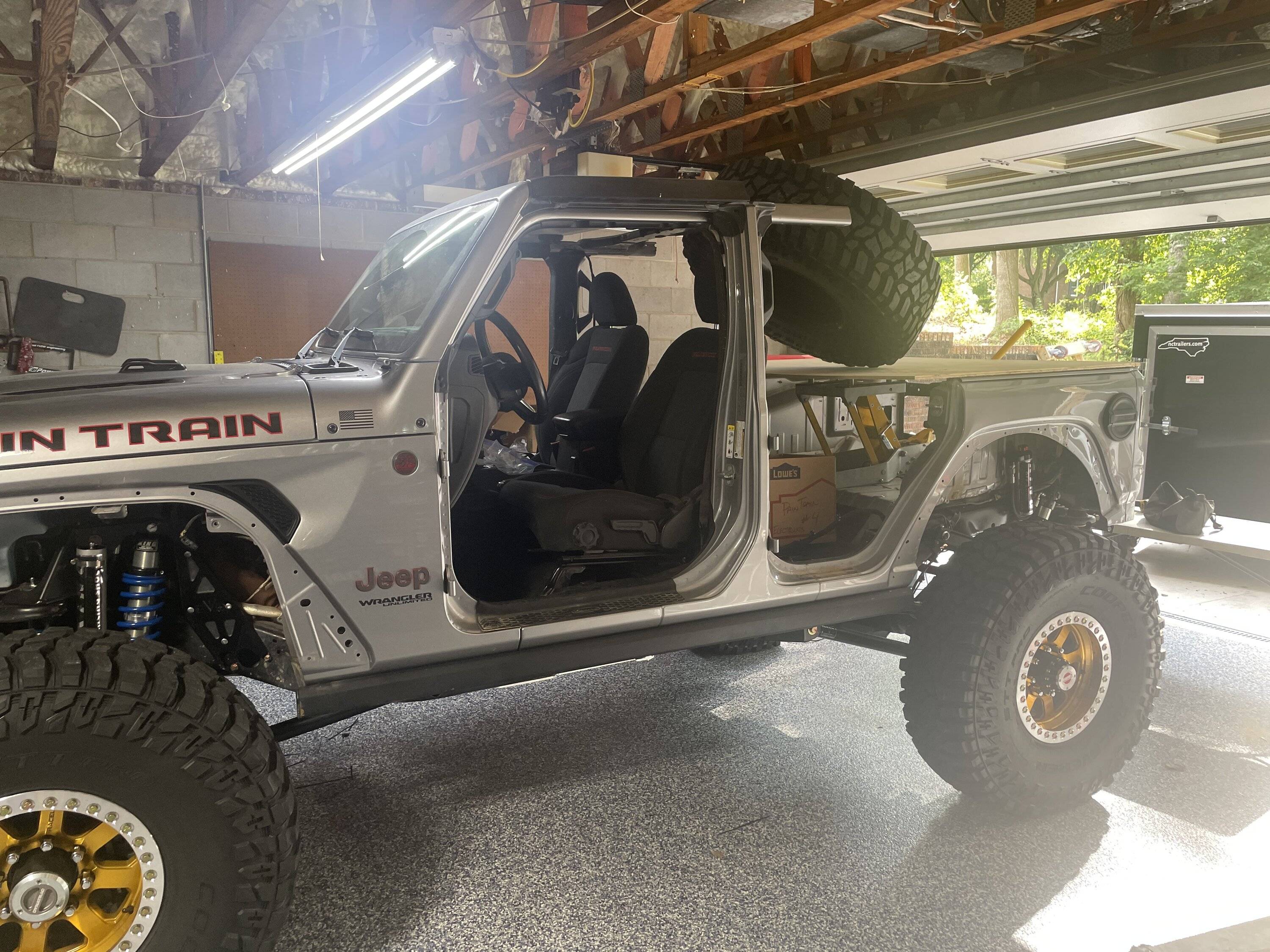 Jeep Wrangler JL Think we'll ever see a 2dr Gladiator?? 1658236645057