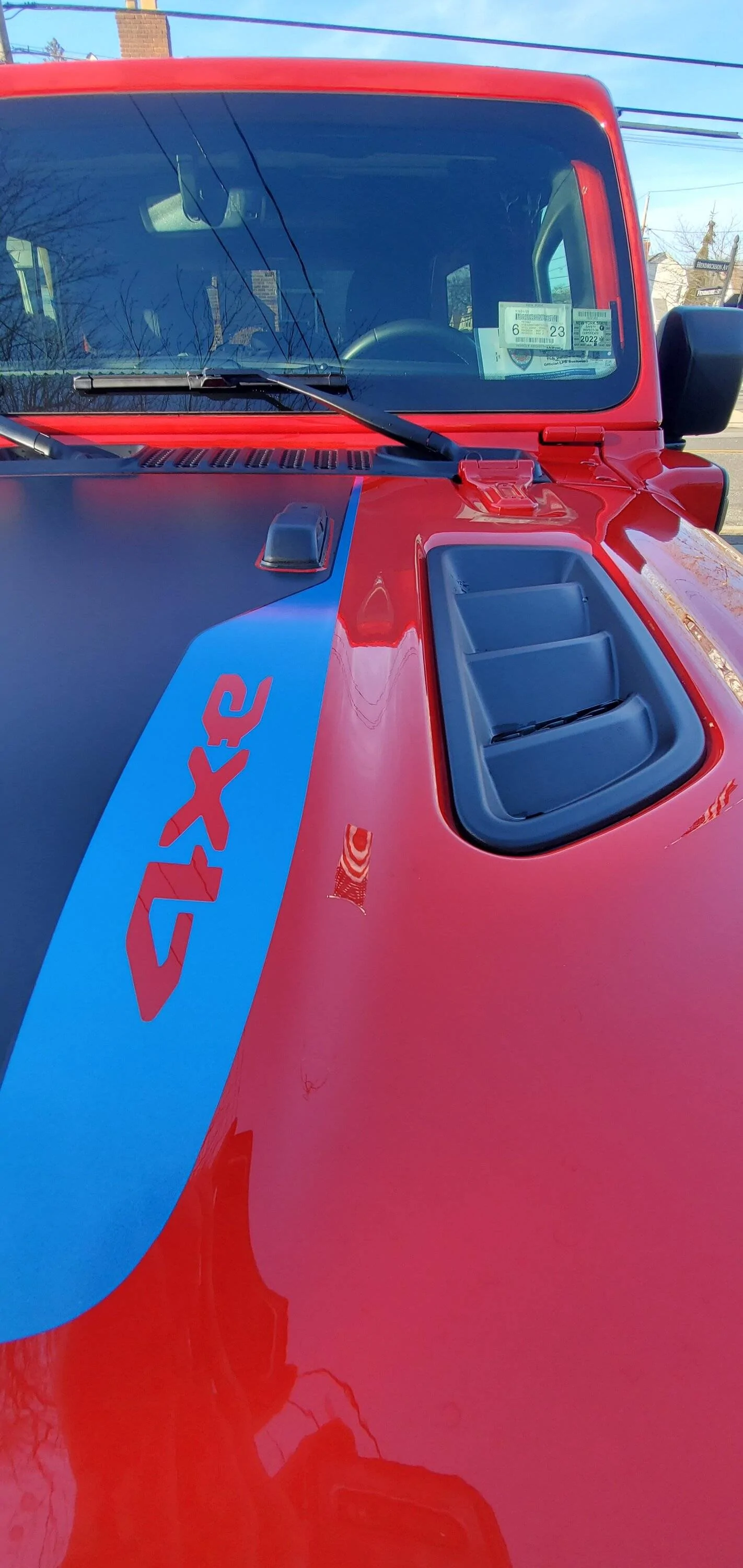 Jeep Wrangler JL Red 4xe w/blue badging? 20220211_152927