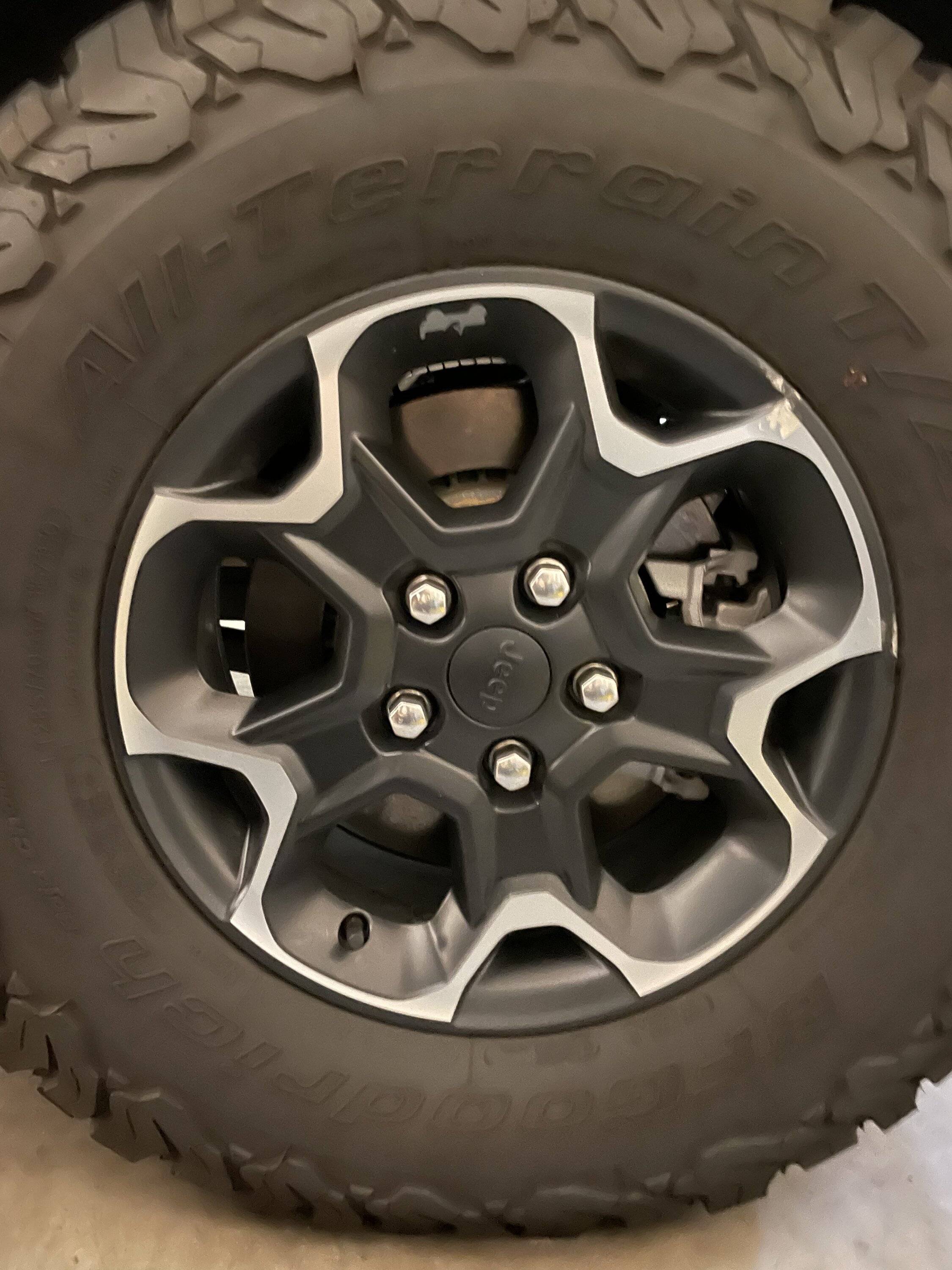 Jeep Wrangler JL 4xe Rubicon Take Off Wheels EDED0EF6-58A9-4E61-A2C6-48BDA5C4E9F7