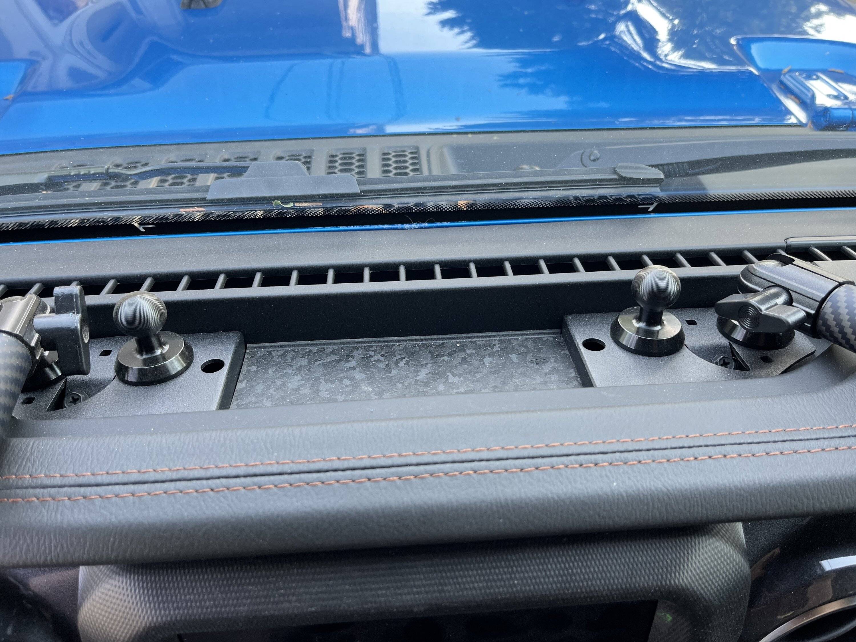 Jeep Wrangler JL Cell phone mount recommendations IMG_3362