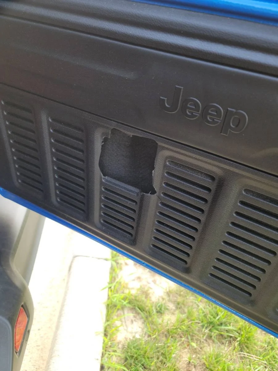 Jeep Wrangler JL Tailgate interior plastic, need a part number 20220628_190149