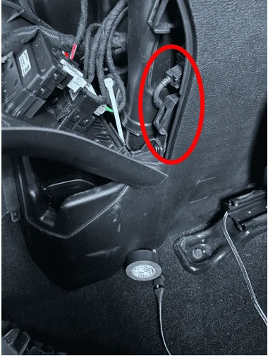 Jeep Wrangler JL Cell phone mount recommendations Center Console USB Plug from Back