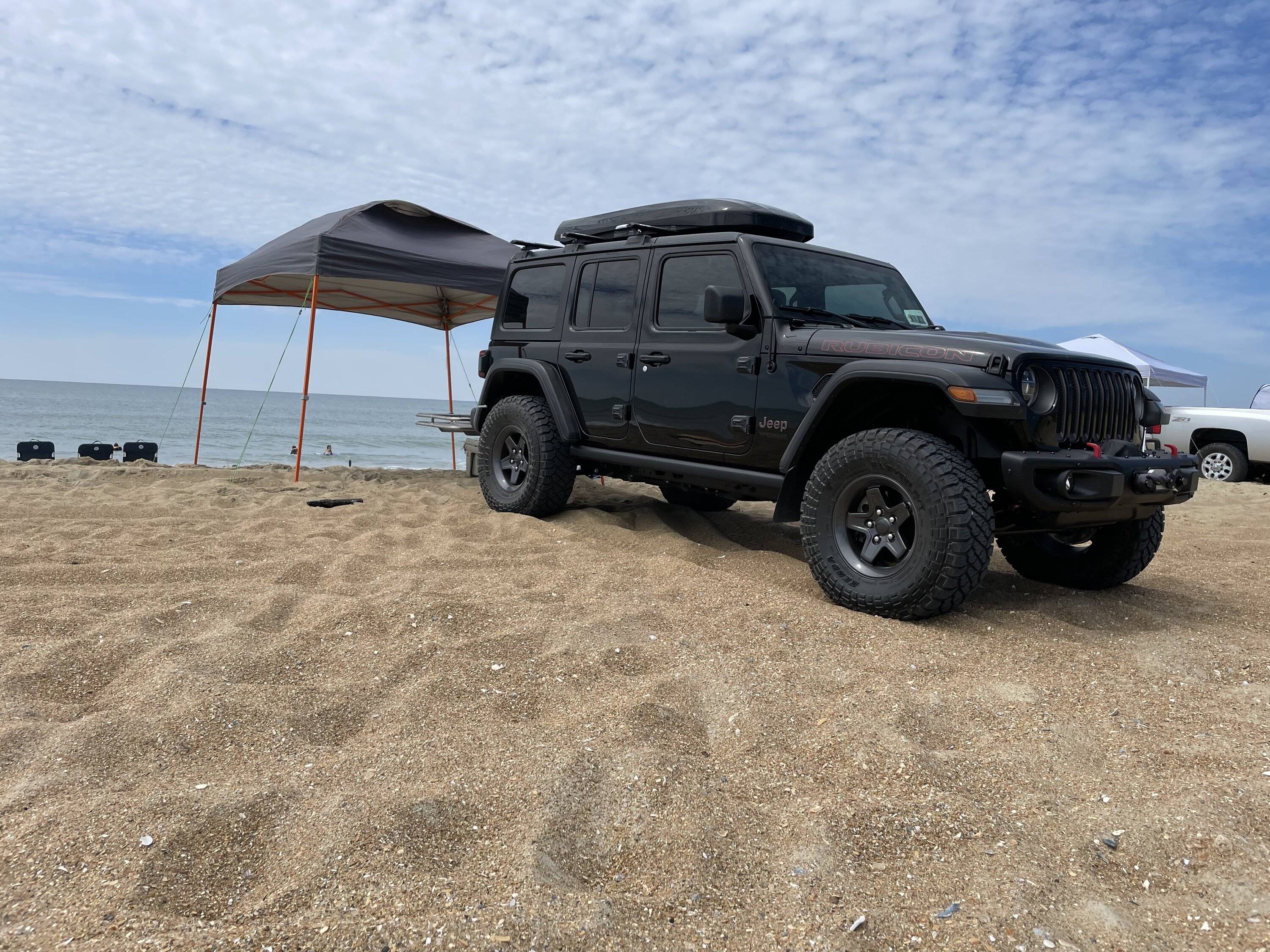 Jeep Wrangler JL Rooftop Cargo | Luggage Box FF588011-B59E-457F-99A3-66D484BC9F11