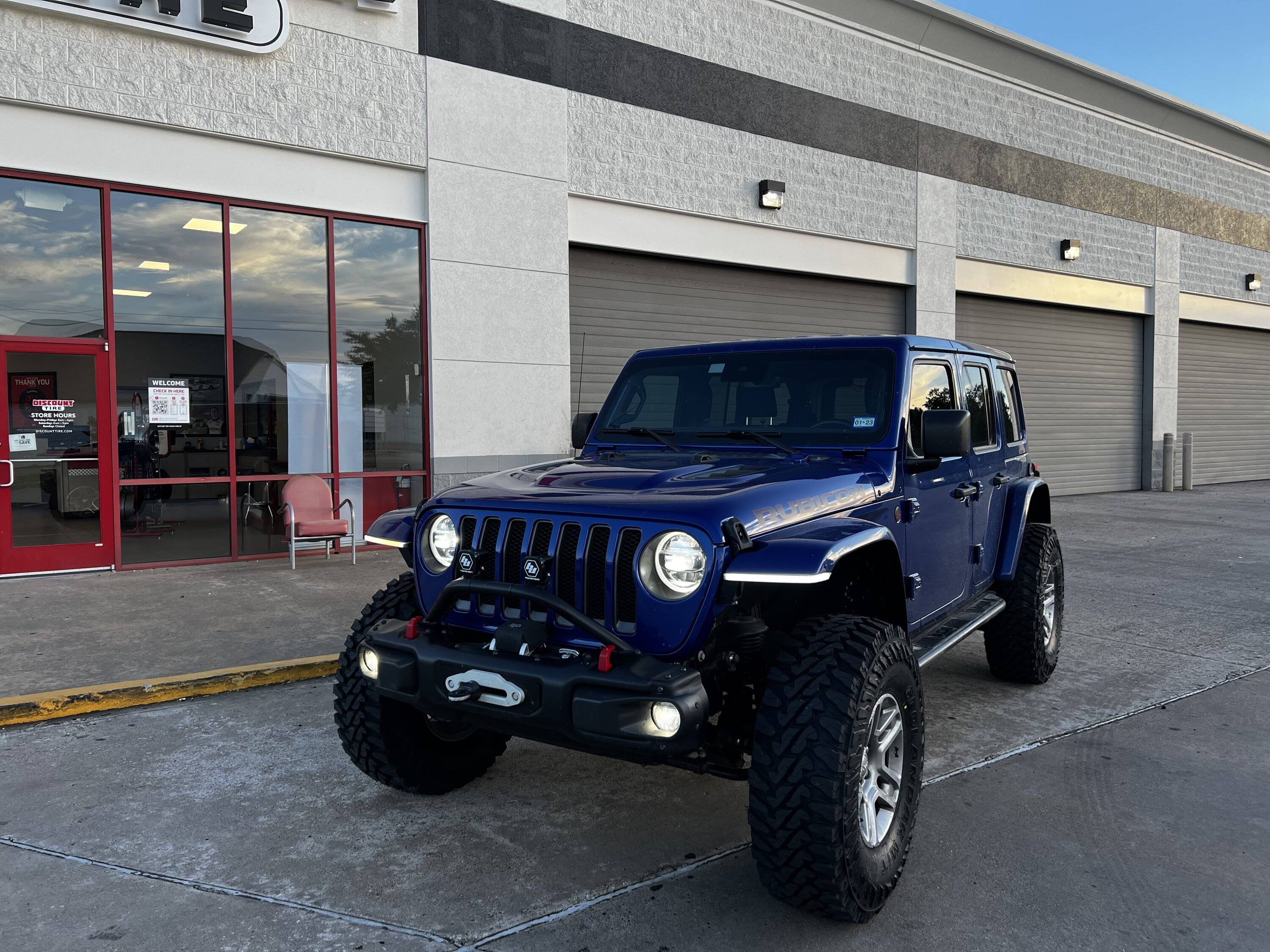 Jeep Wrangler JL Lol @ Discount Tire... 31289BBE-2920-40DF-A09D-4F5CFB270443