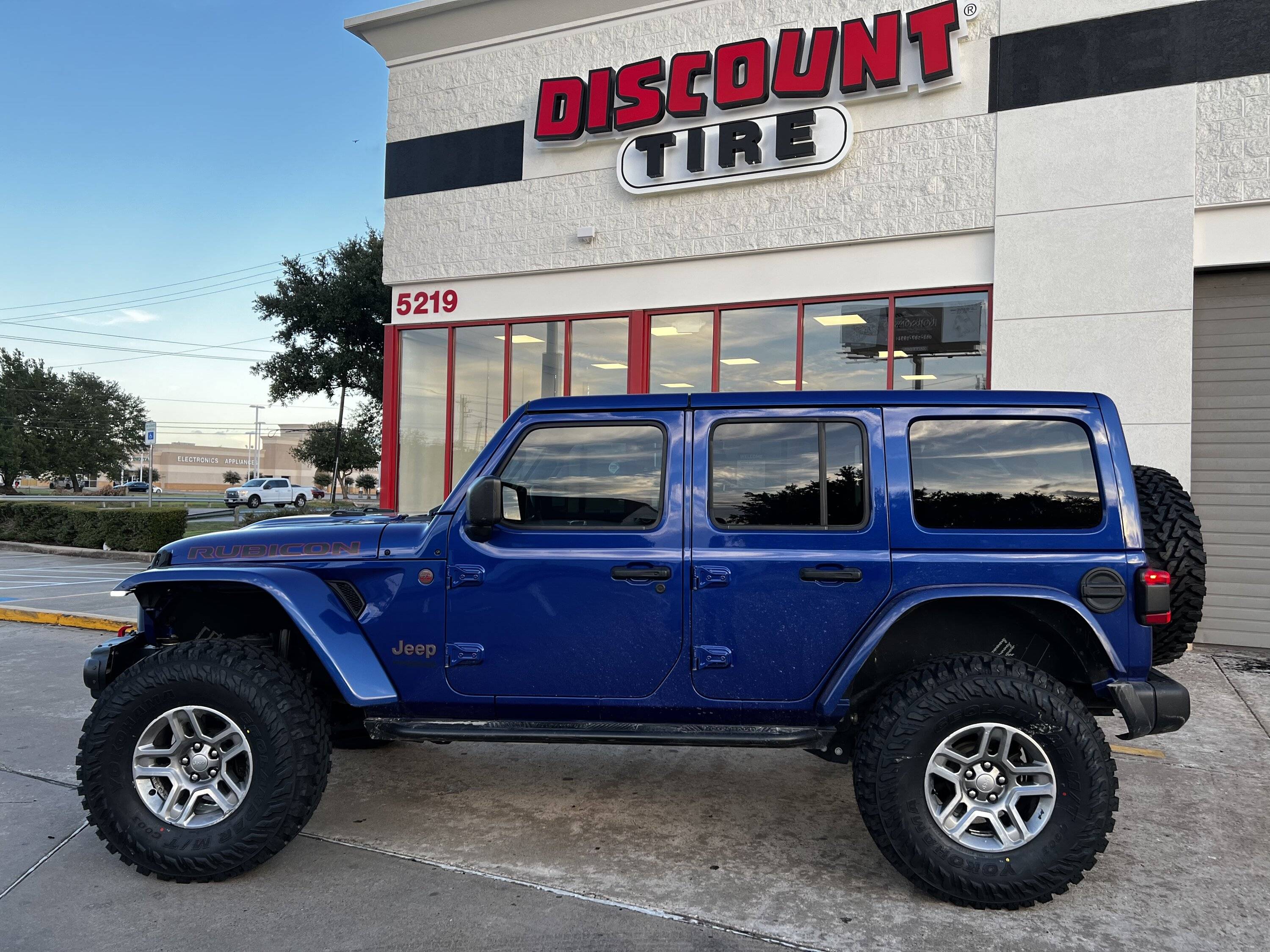 Jeep Wrangler JL Lol @ Discount Tire... A512B4BB-504E-43F7-A9A4-818D54E60A10