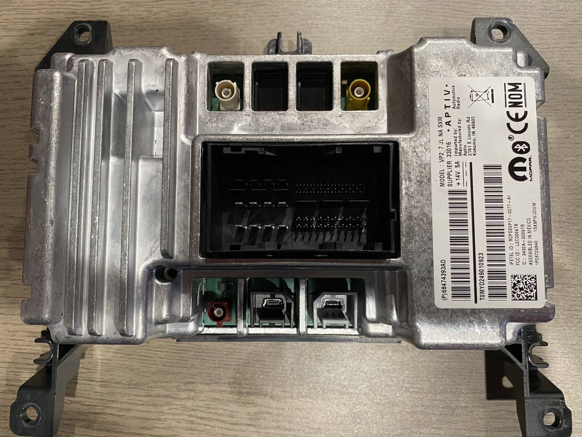 Jeep Wrangler JL 7" Radio w/bezel and unlock code IMG_4610