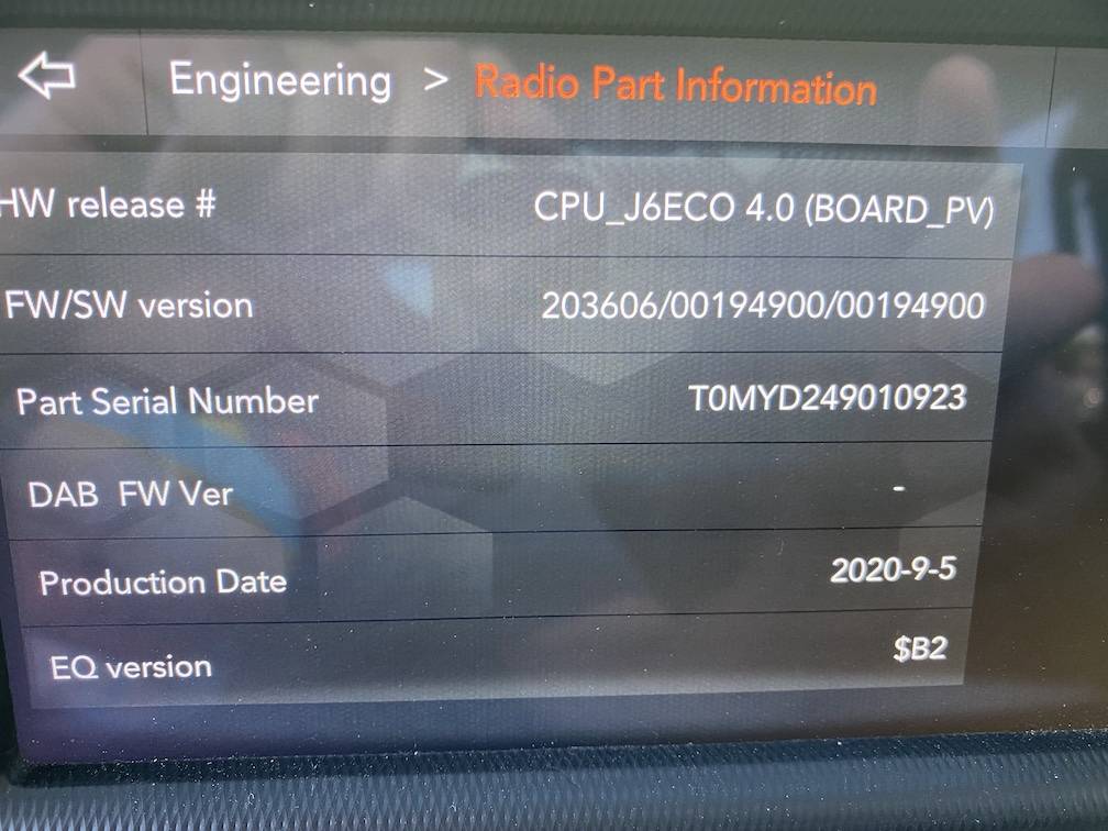 Jeep Wrangler JL 7" Radio w/bezel and unlock code IMG_4533