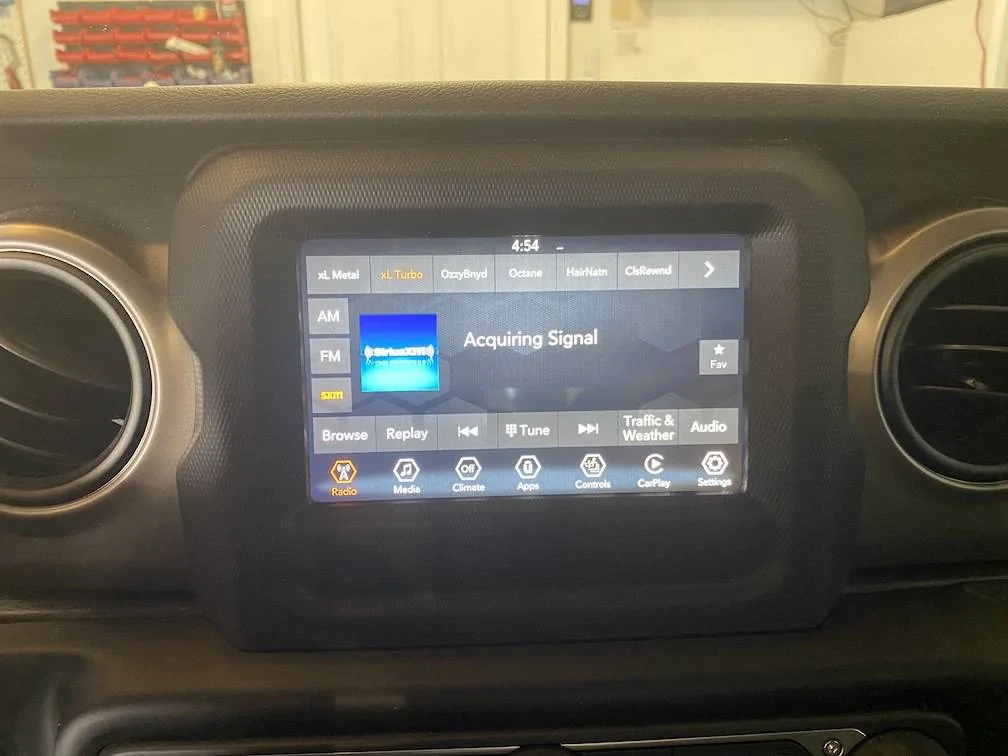 Jeep Wrangler JL 7" Radio w/bezel and unlock code IMG_4535