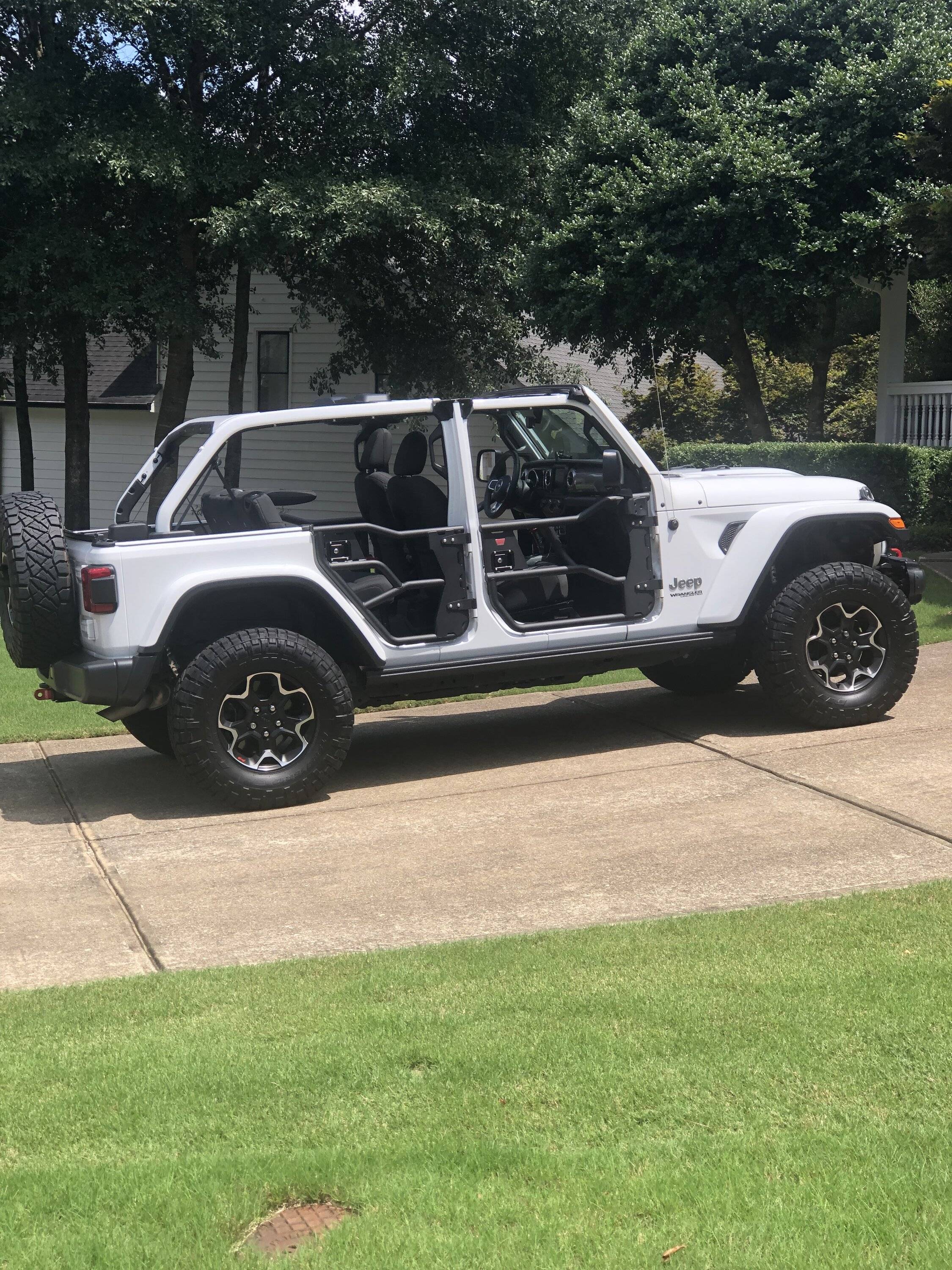 Jeep Wrangler JL Taking off soft top framing? E2DAFA6B-9537-4CE4-BB45-0B291EA2BF32