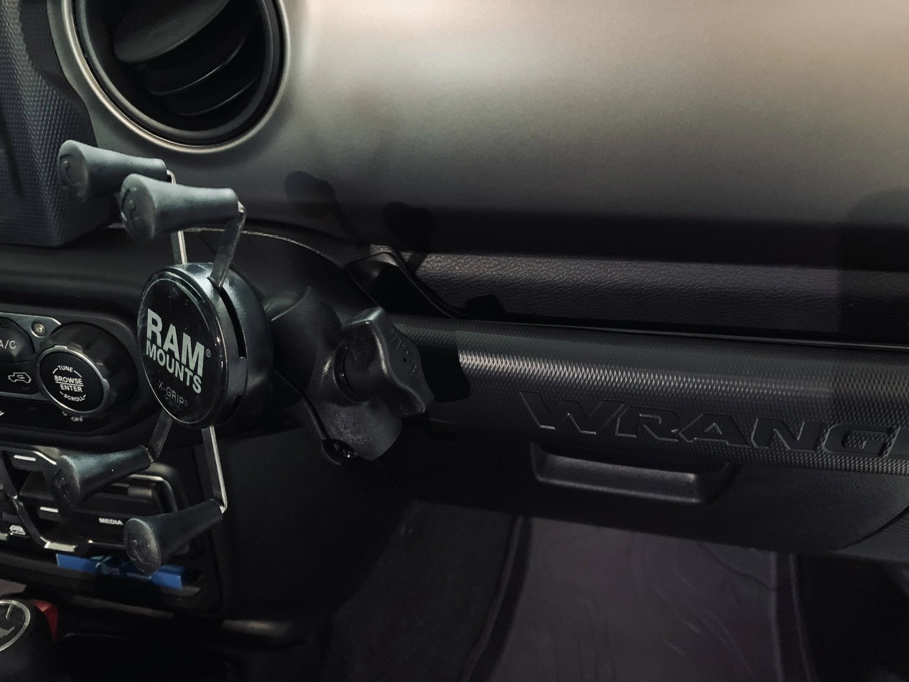 Jeep Wrangler JL Top-5 Accessories / Minor Modifications - Your List? 3E884E34-1973-46D0-8C89-449E3008F6E9