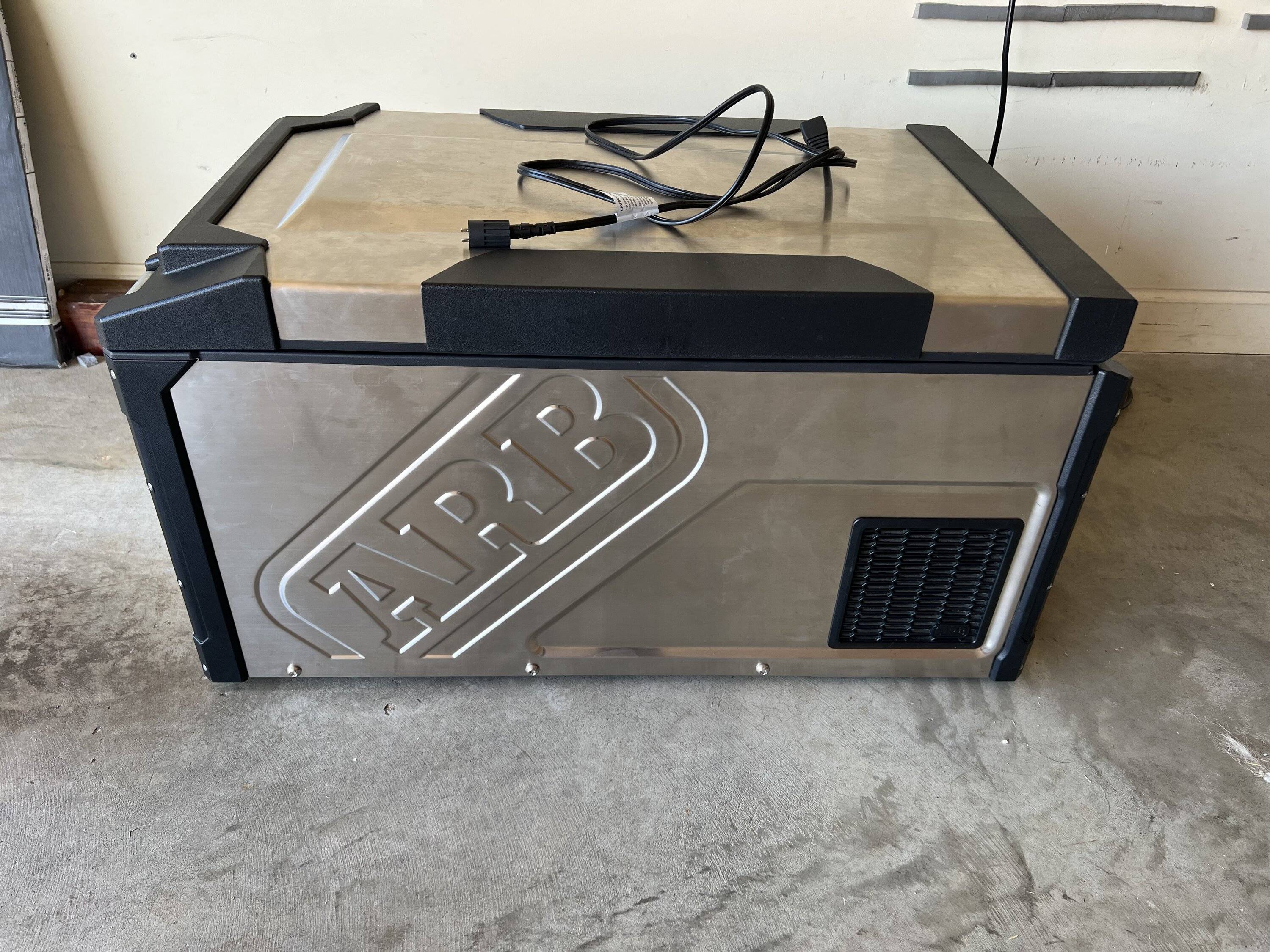 Jeep Wrangler JL ARB Elements 63 qt. Fridge Freezer 16A62B4C-8027-482E-A09B-31ADADD64541