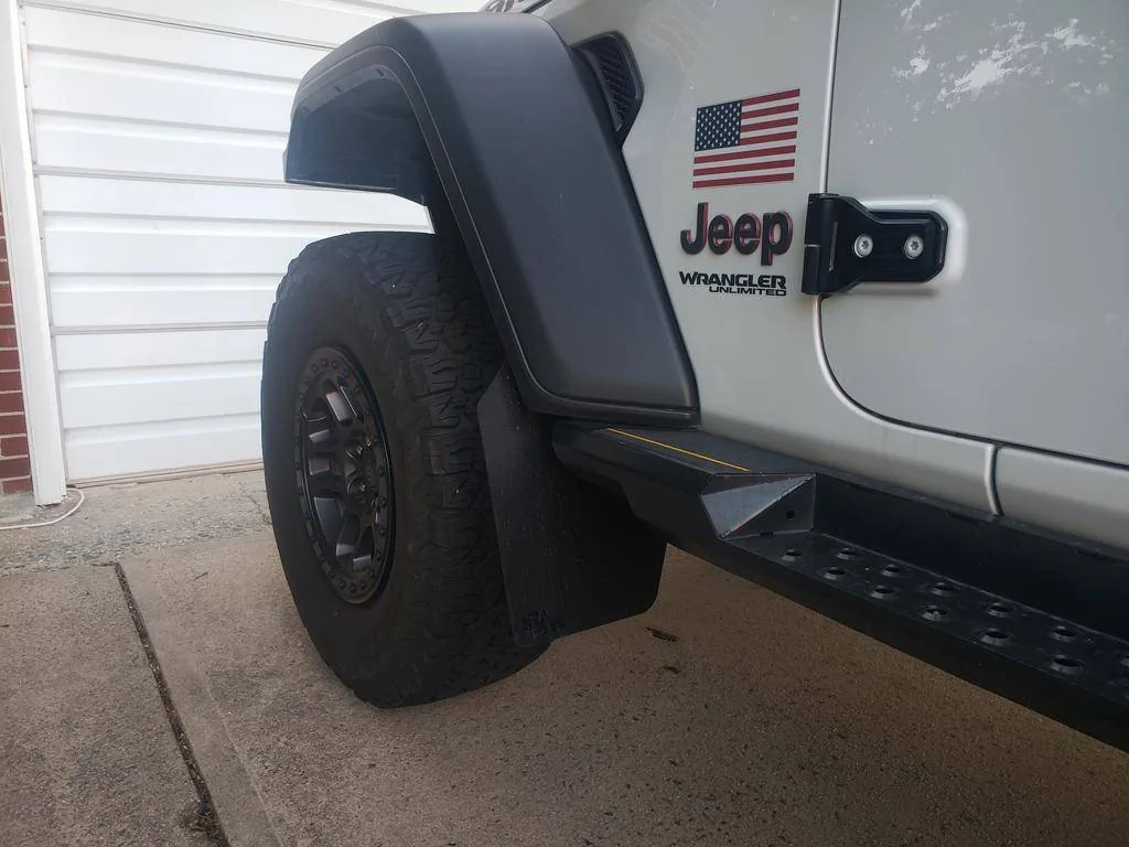 Jeep Wrangler JL Weathertech Mudflaps on Xtreme Recon f2BRhtR