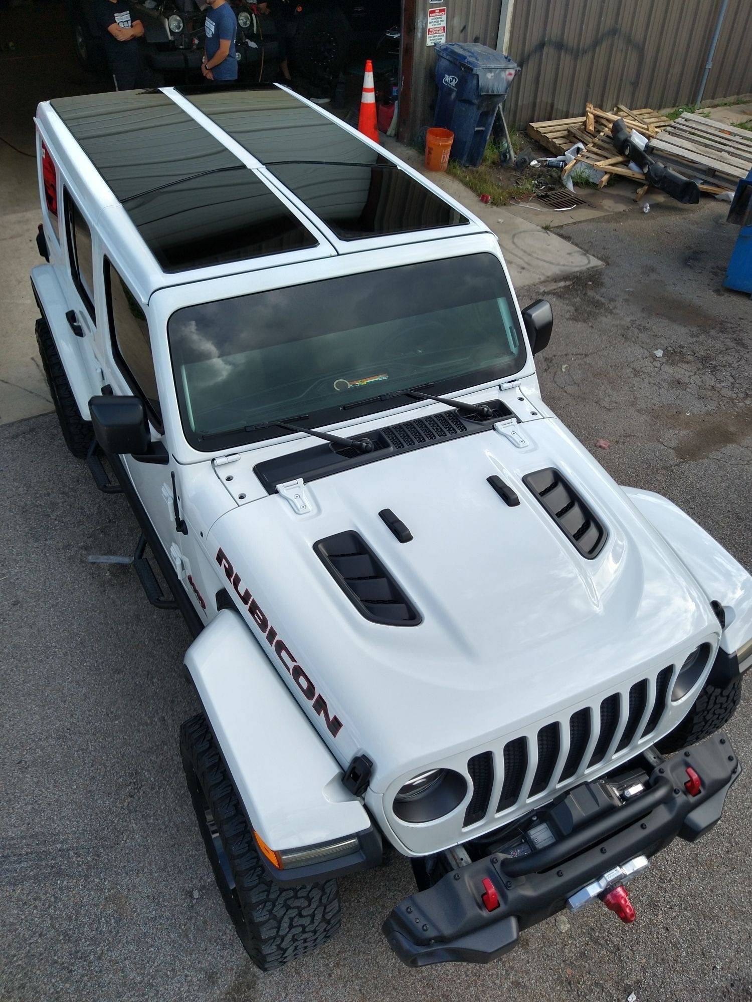 Jeep Wrangler JL JLU White Panoramic Hard Top A48083C4-9040-47EB-8EB4-CF3391A4D3D2