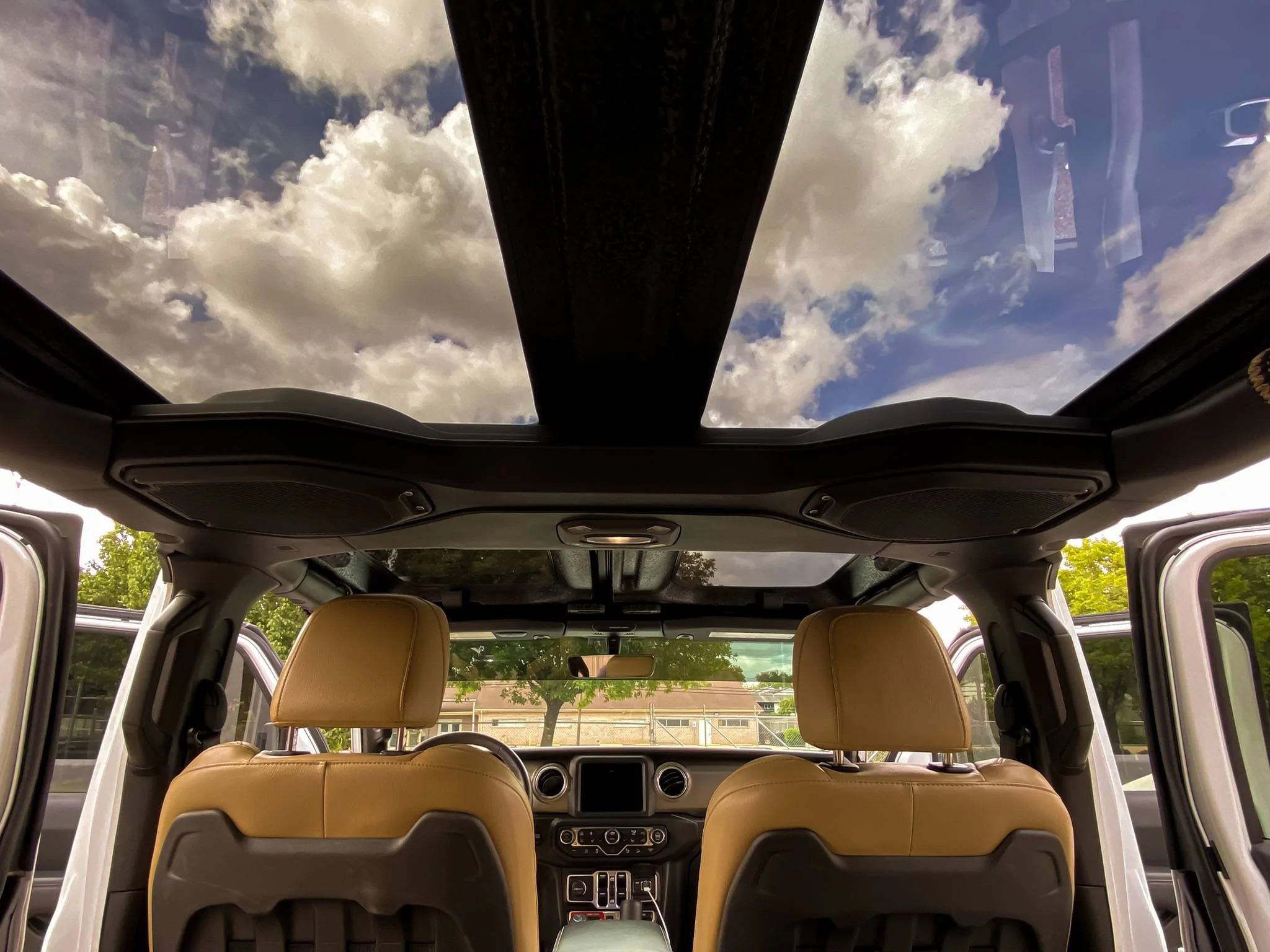 Jeep Wrangler JL JLU White Panoramic Hard Top A752A630-5D74-4EC6-88F3-AB153DA78D9B