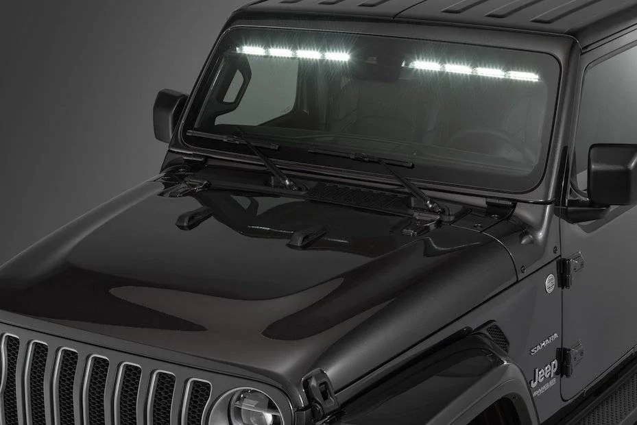 Jeep Wrangler JL Stealth lighting options quadratec-97109.1401-stealth-interior-windshield-light-bar-adaptive-cruise-control-acc-jeep-