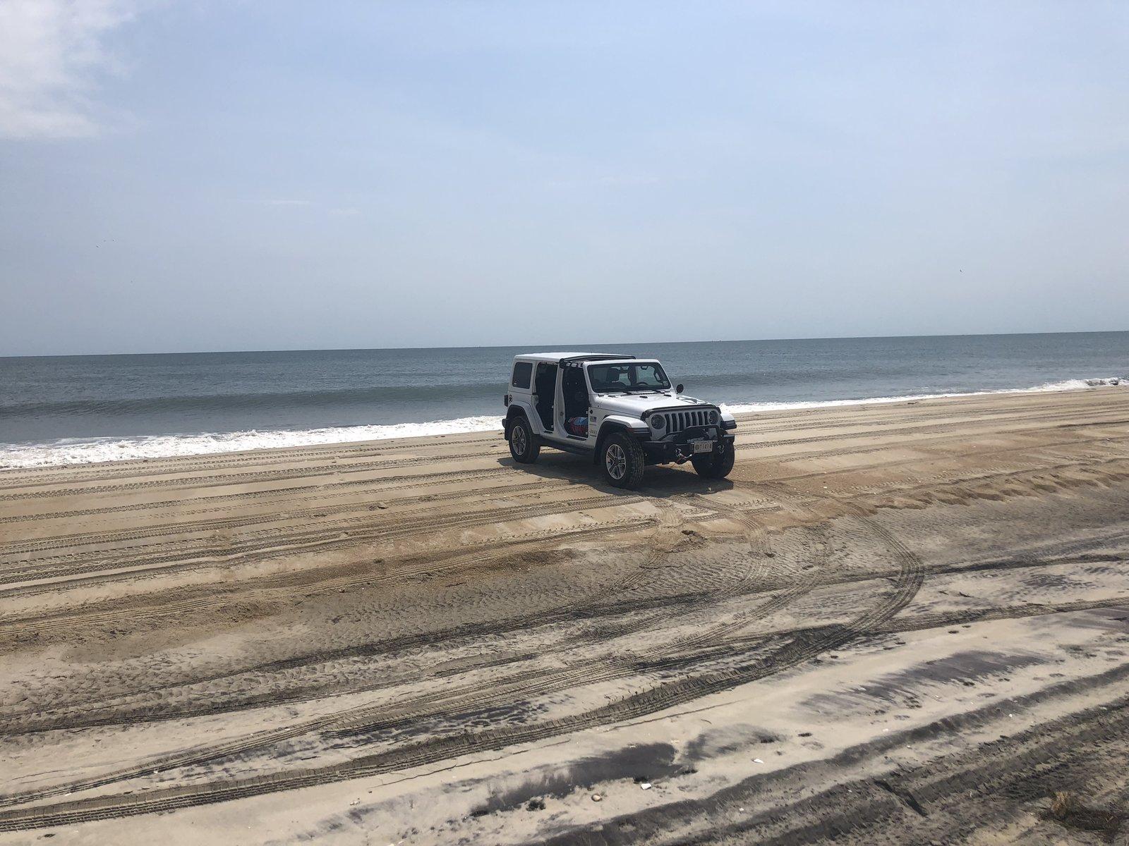 Jeep Wrangler JL Driving on the Beach F31E2679-753C-47FD-8C59-C8B69879BFE6