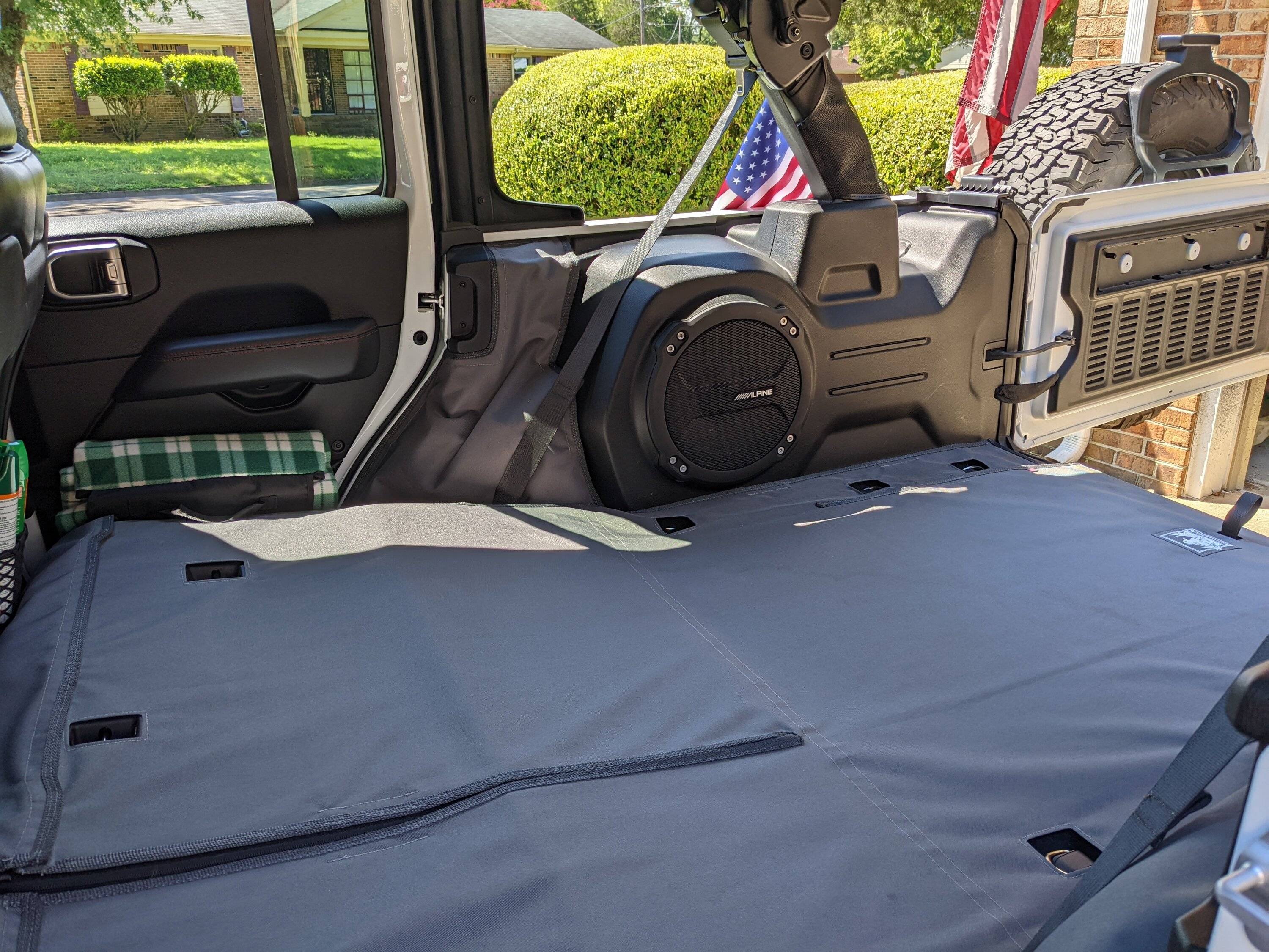 Jeep Wrangler JL Dog Harness or Tether Recommendations PXL_20220813_152842874.MP