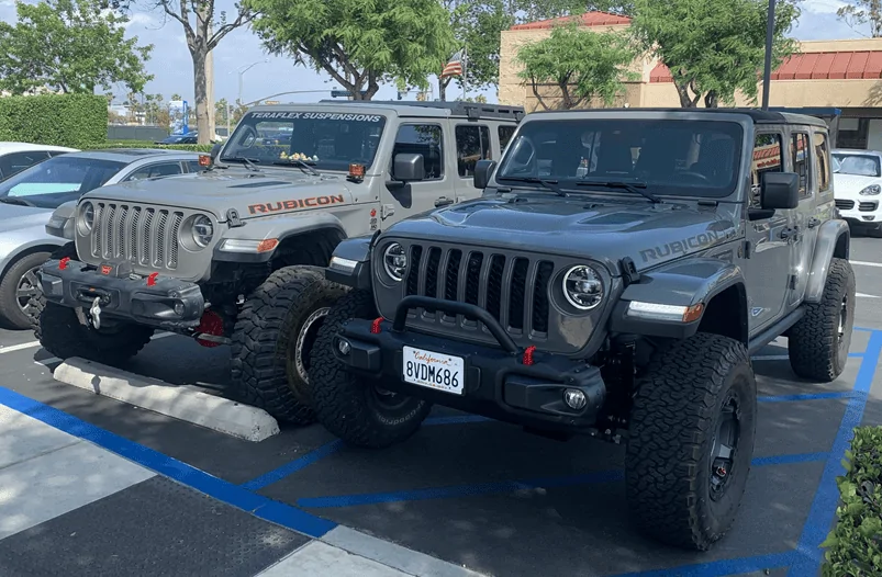 Jeep Wrangler JL Sting Gray vs New Earl Gray 1660673651279