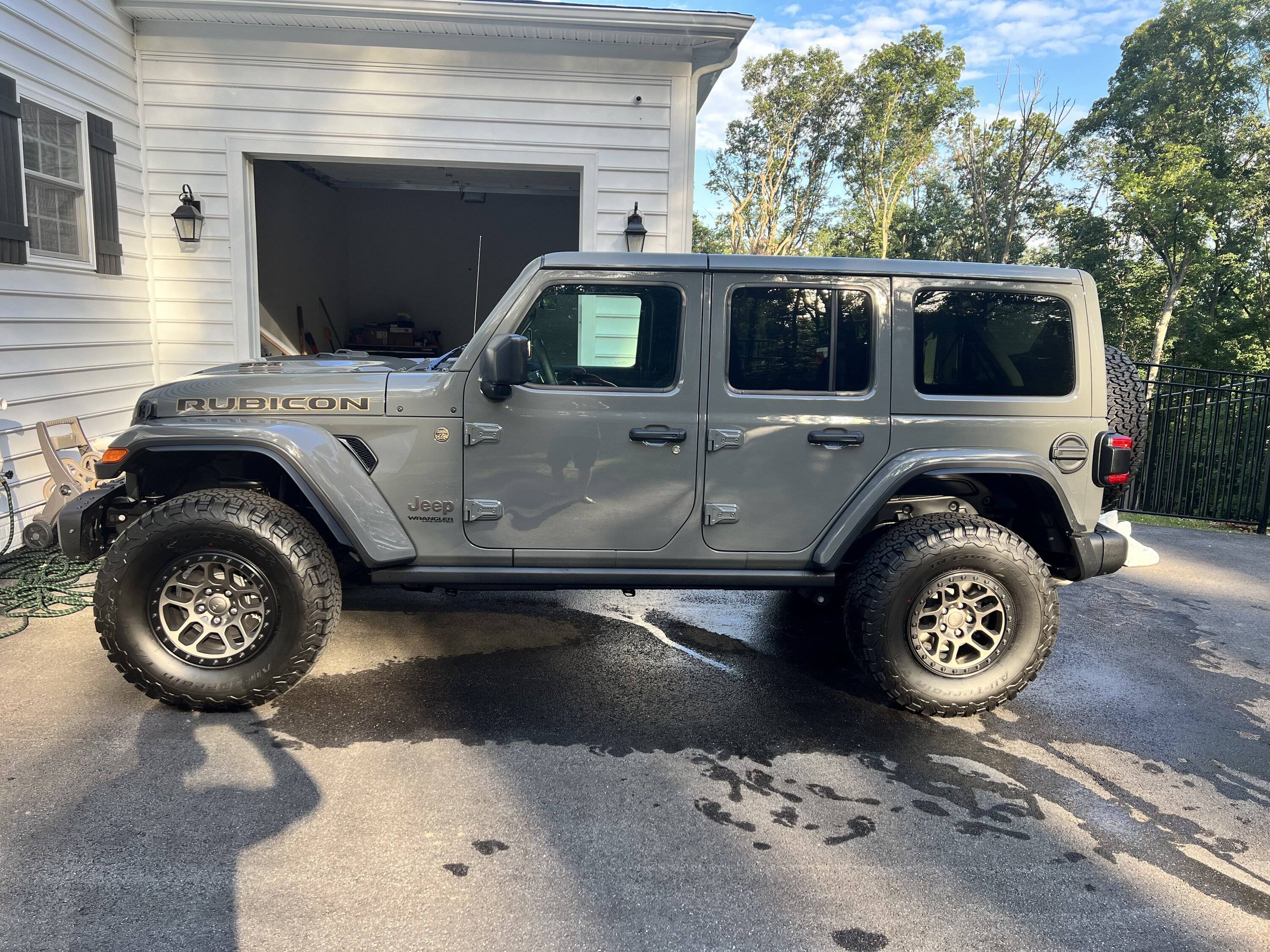 Jeep Wrangler JL Removing Factory Lower Body Decals 1C39C7F9-6F84-40D8-9665-95979711B944