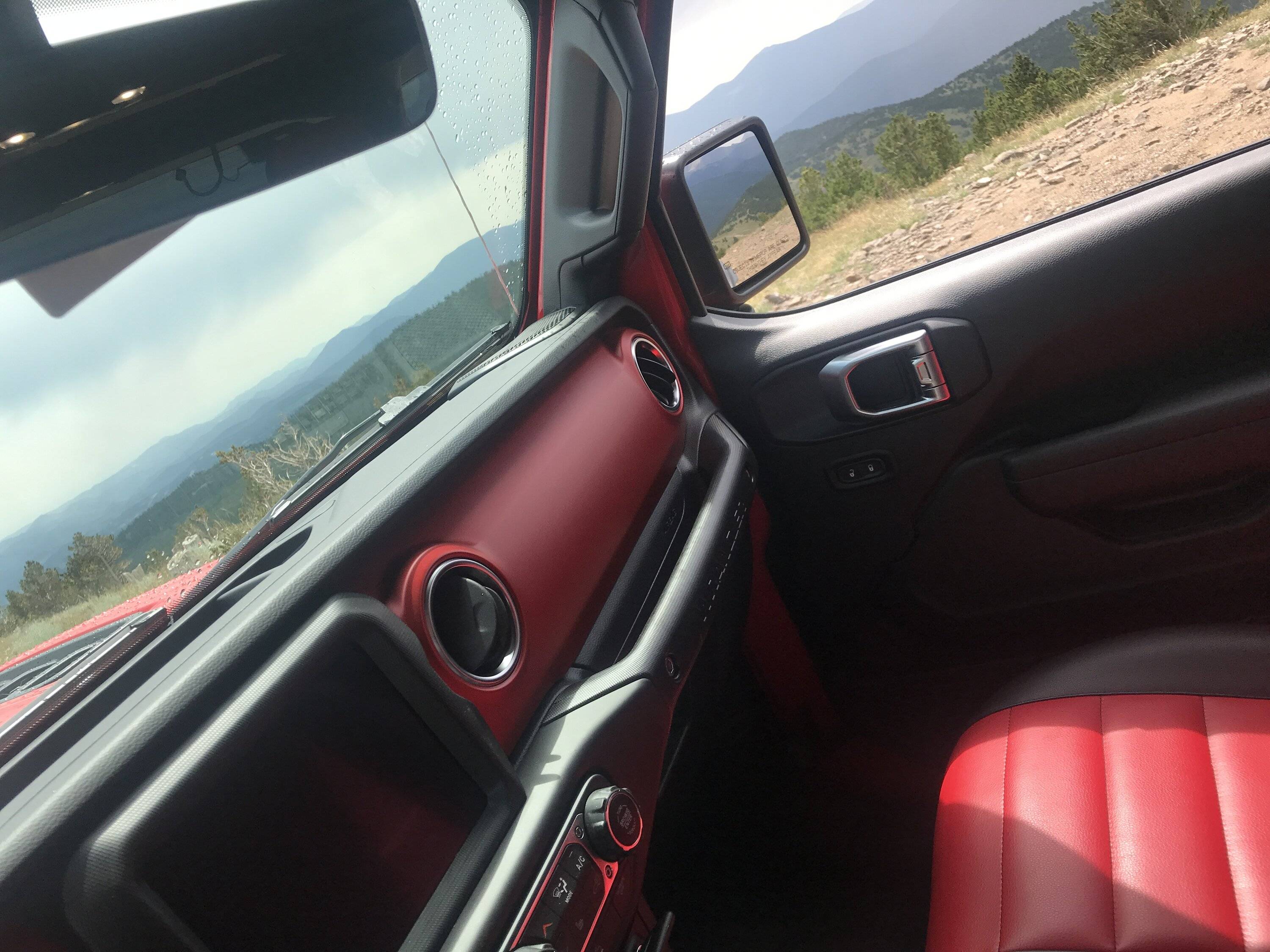 Jeep Wrangler JL XR observations 7Inside.JPG