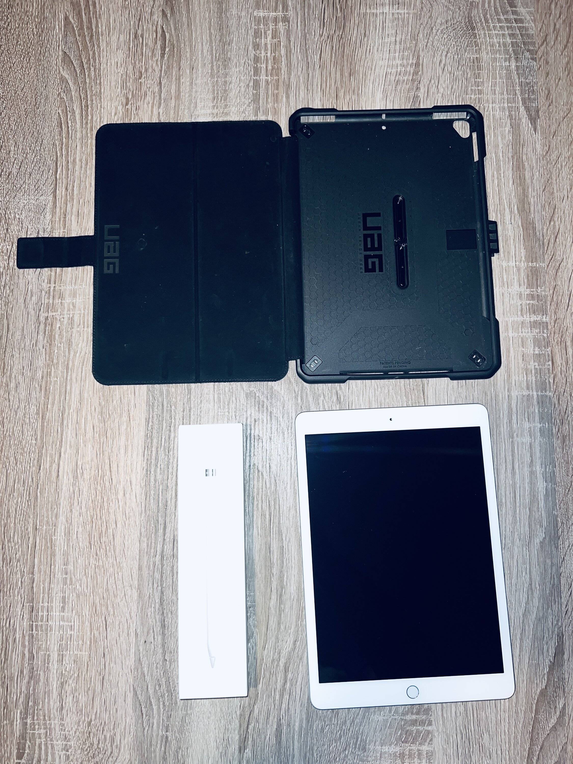 Jeep Wrangler JL 7th Gen ipad with accessories 3D3535BD-65ED-4482-A540-F9F9AF5B7A65