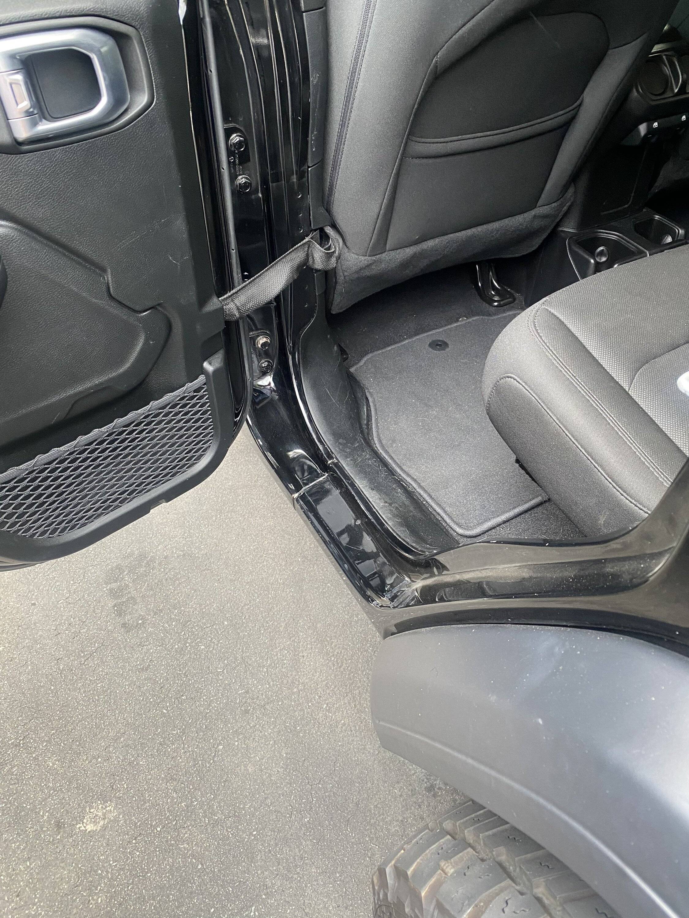 Jeep Wrangler JL Driver side rear passenger door frame paint cracking / bubbling 6635DEC5-FAE5-4672-9EB1-C6F4F7D5FA54