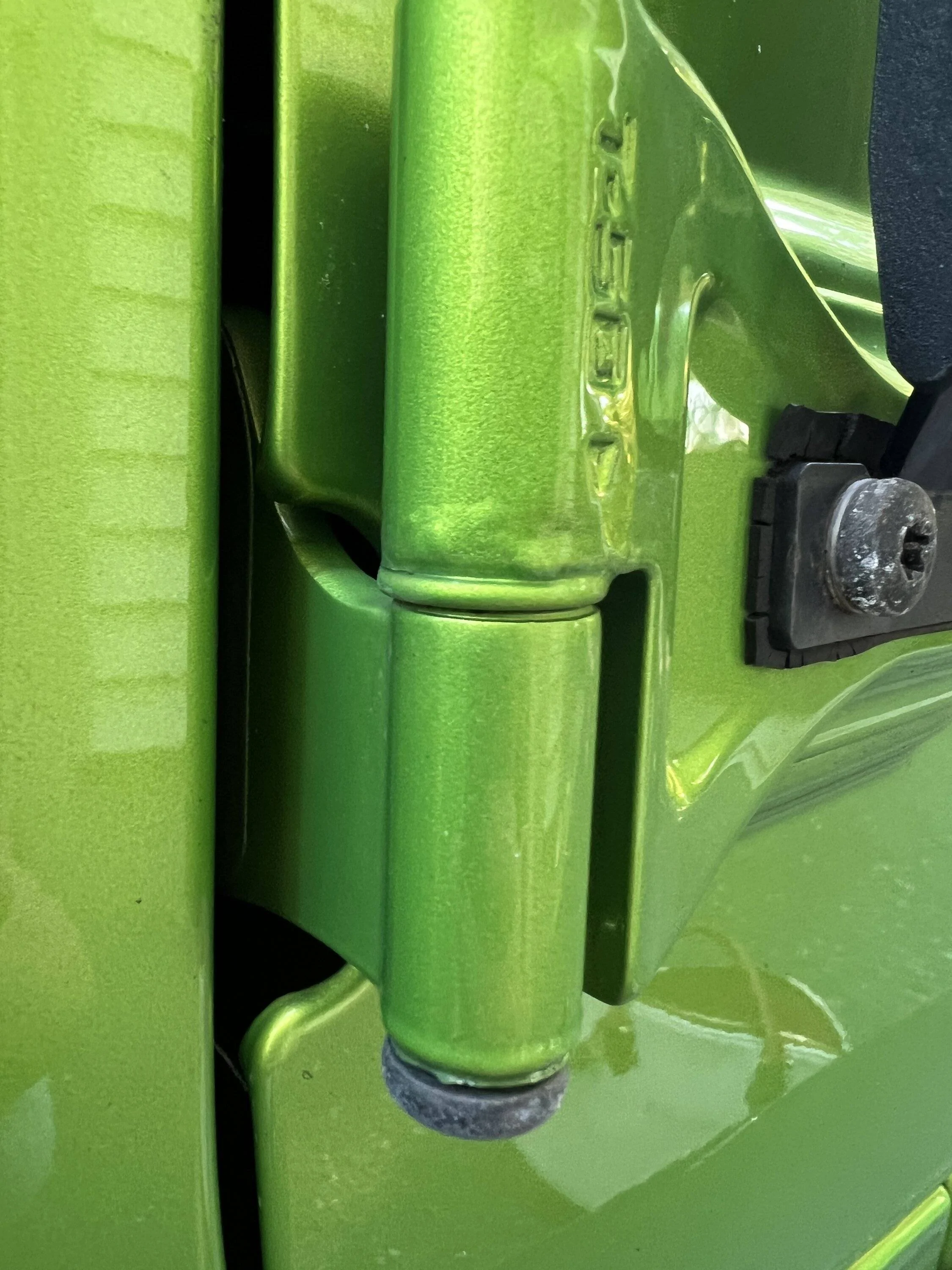 Jeep Wrangler JL Bubbles in Paint at Door Hinges 07162AAD-05CC-48FB-B6E9-105341723768