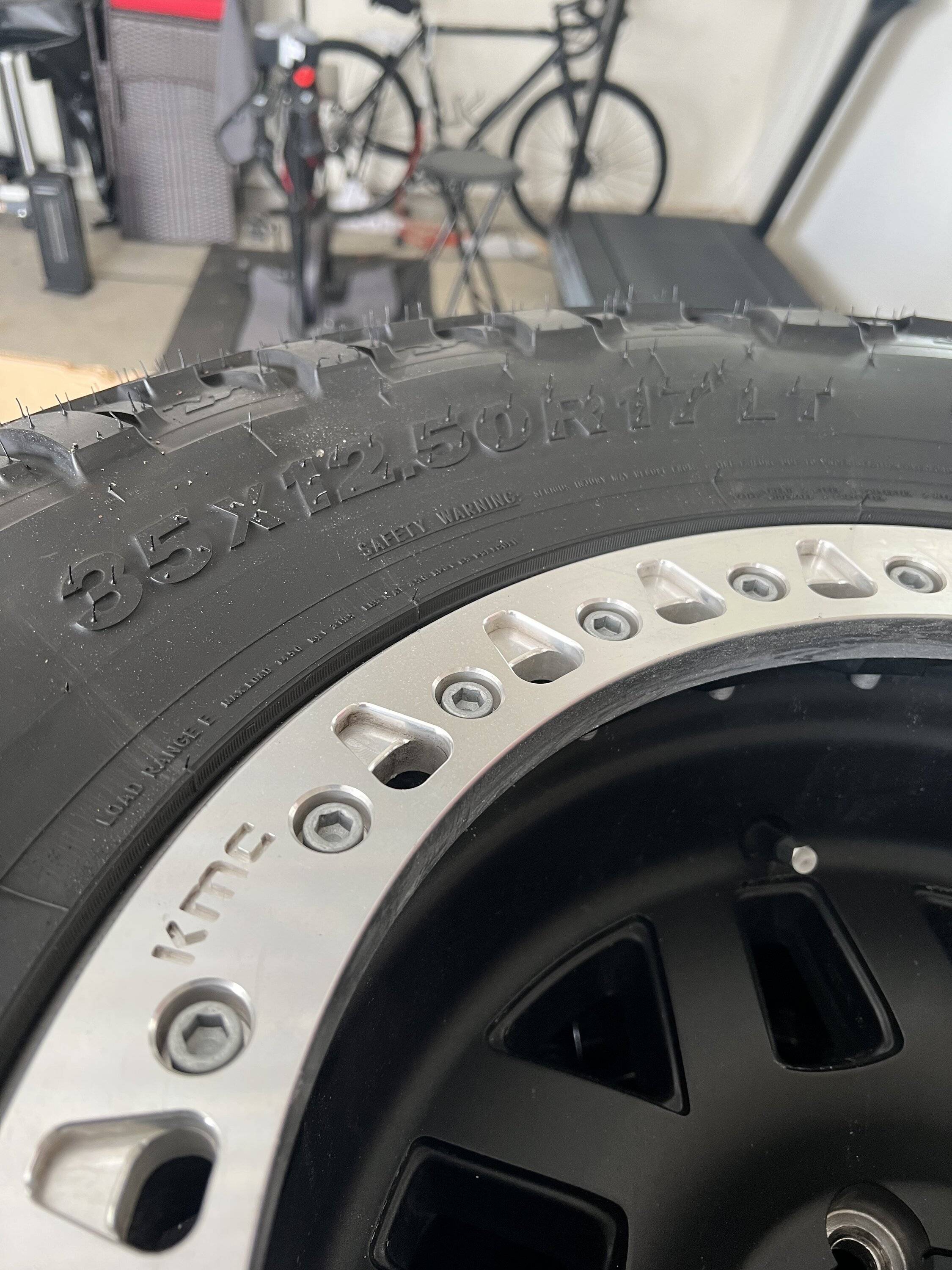 Jeep Wrangler JL KMC 17 on Nitto 35 94D21A45-AE47-4DDC-8687-86133B78BF05