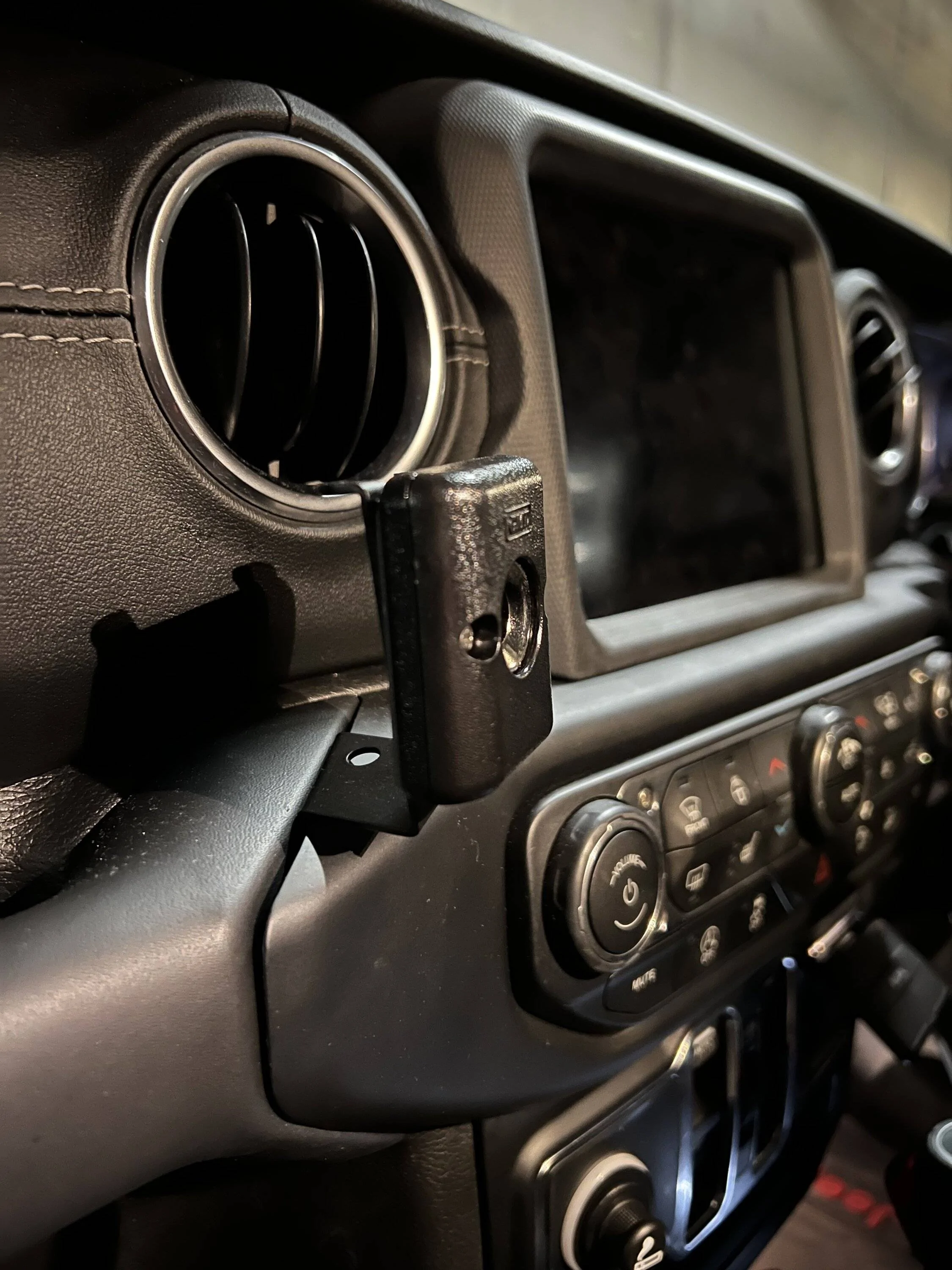 Jeep Wrangler JL Antenna size and mounts FA899BAE-D31B-420A-B967-E0FC1A72C8E3