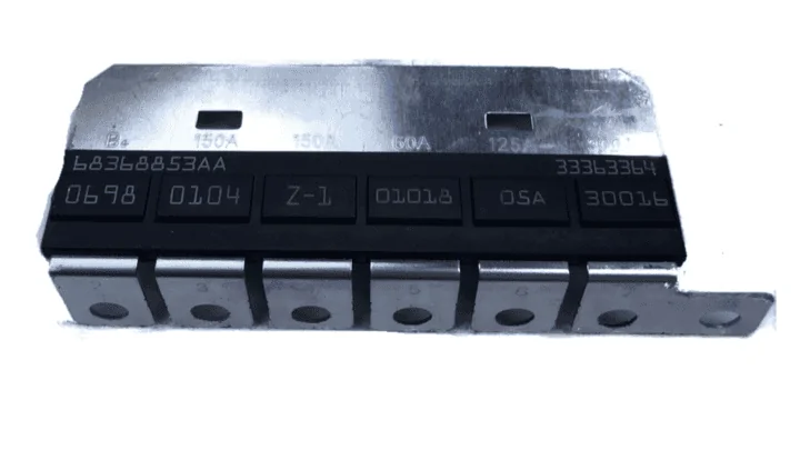 Jeep Wrangler JL Fluctuating Voltage Issues fuse array pic