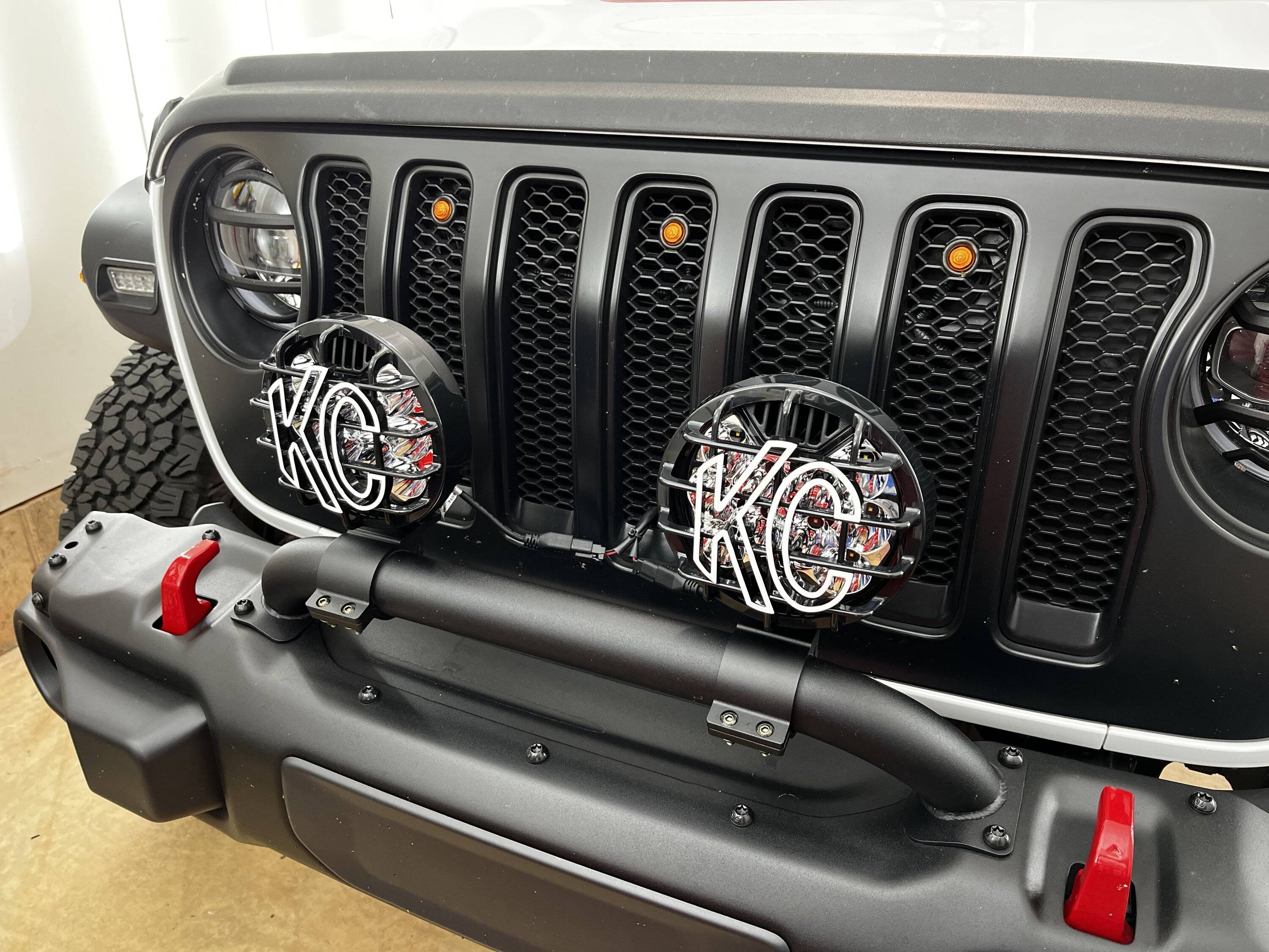 Jeep Wrangler JL Mopar Satin Black Grill 06F13584-88A5-42FC-A233-EF4B478639D0