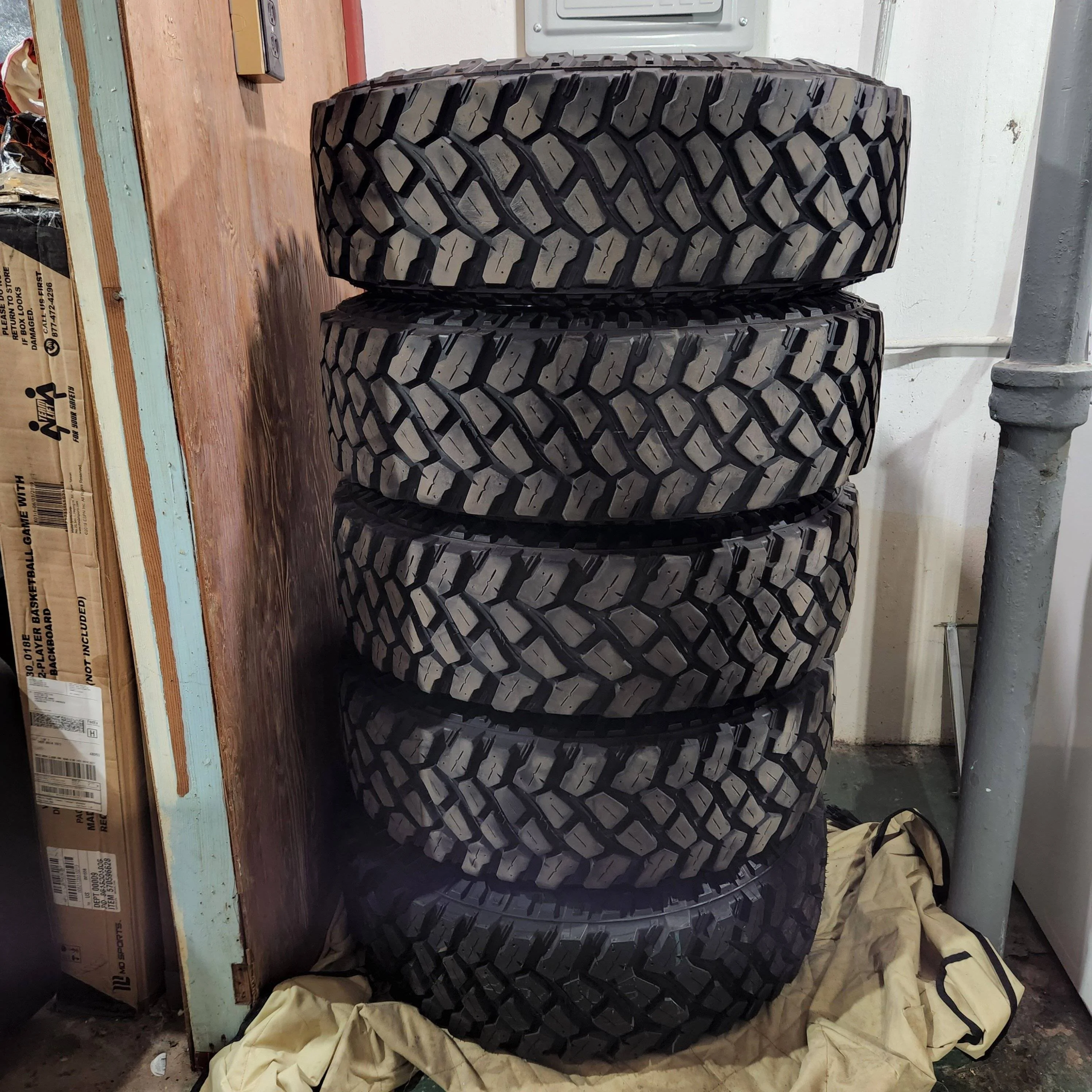 Jeep Wrangler JL WILLYS wheel and tires 20220818_092152