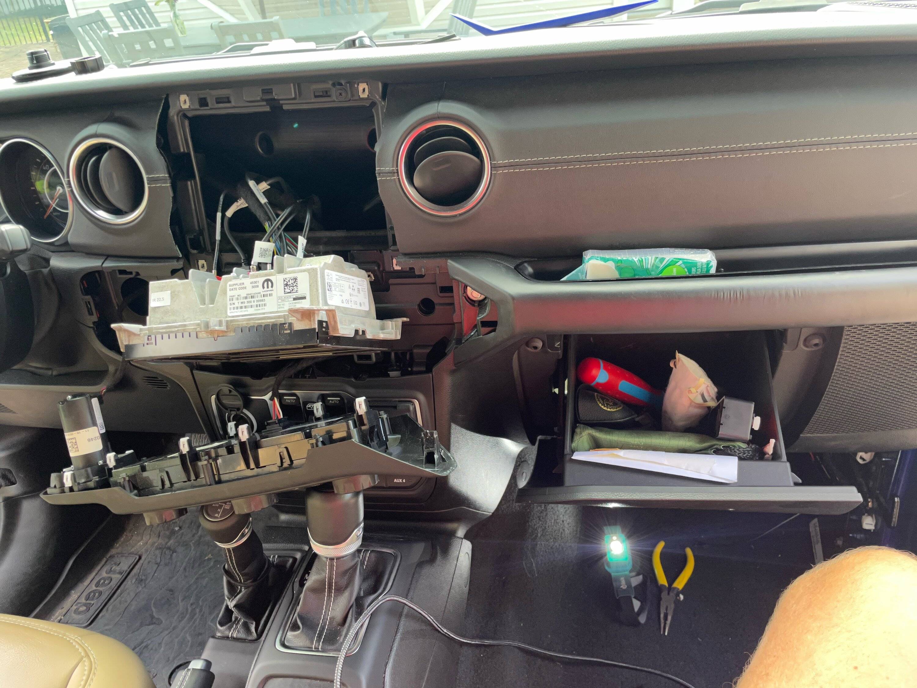 Jeep Wrangler JL Iphone MagSafe Charging Mount Installation IMG_1785D.JPG