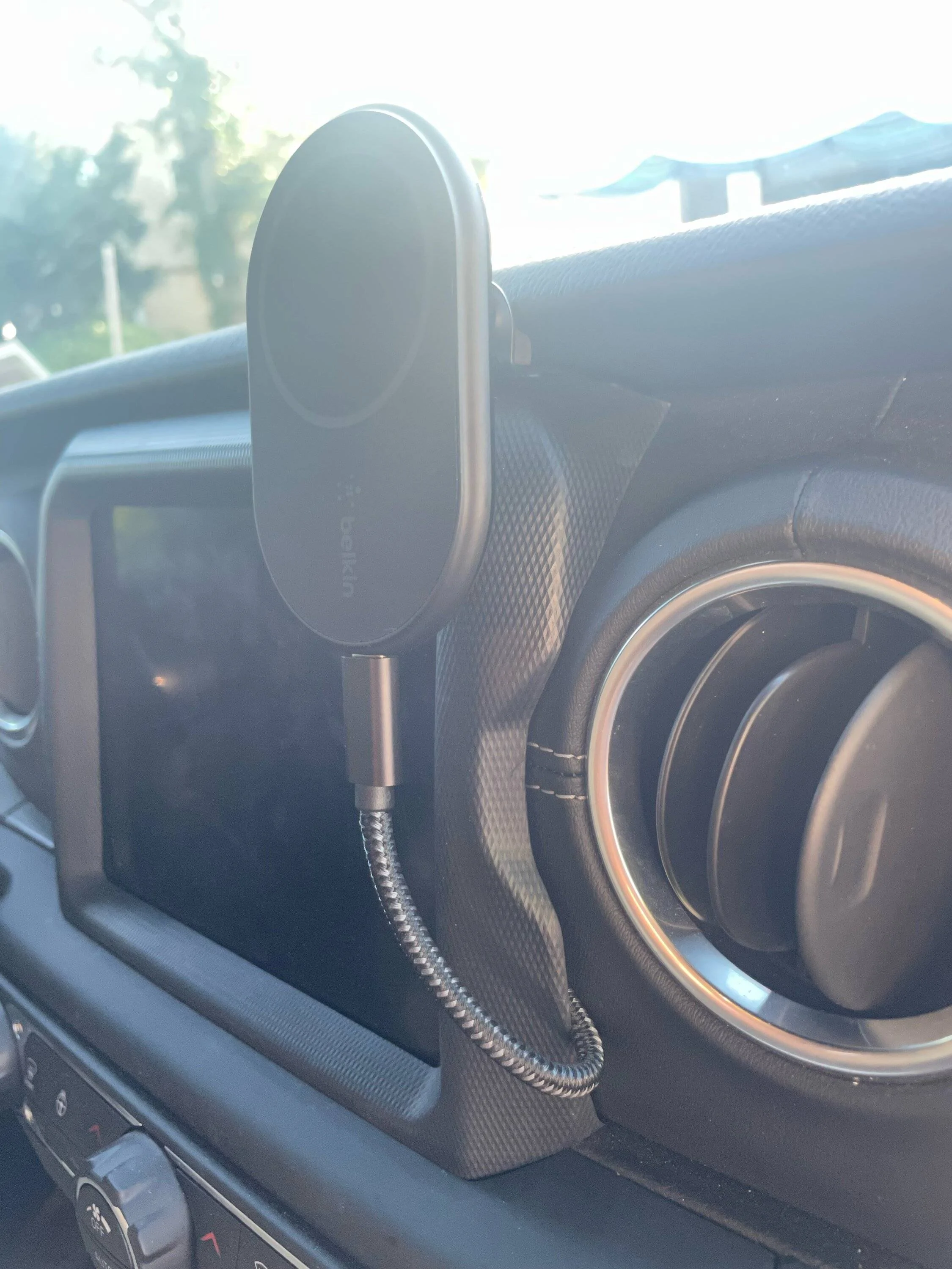 Jeep Wrangler JL Iphone MagSafe Charging Mount Installation IMG_1787D