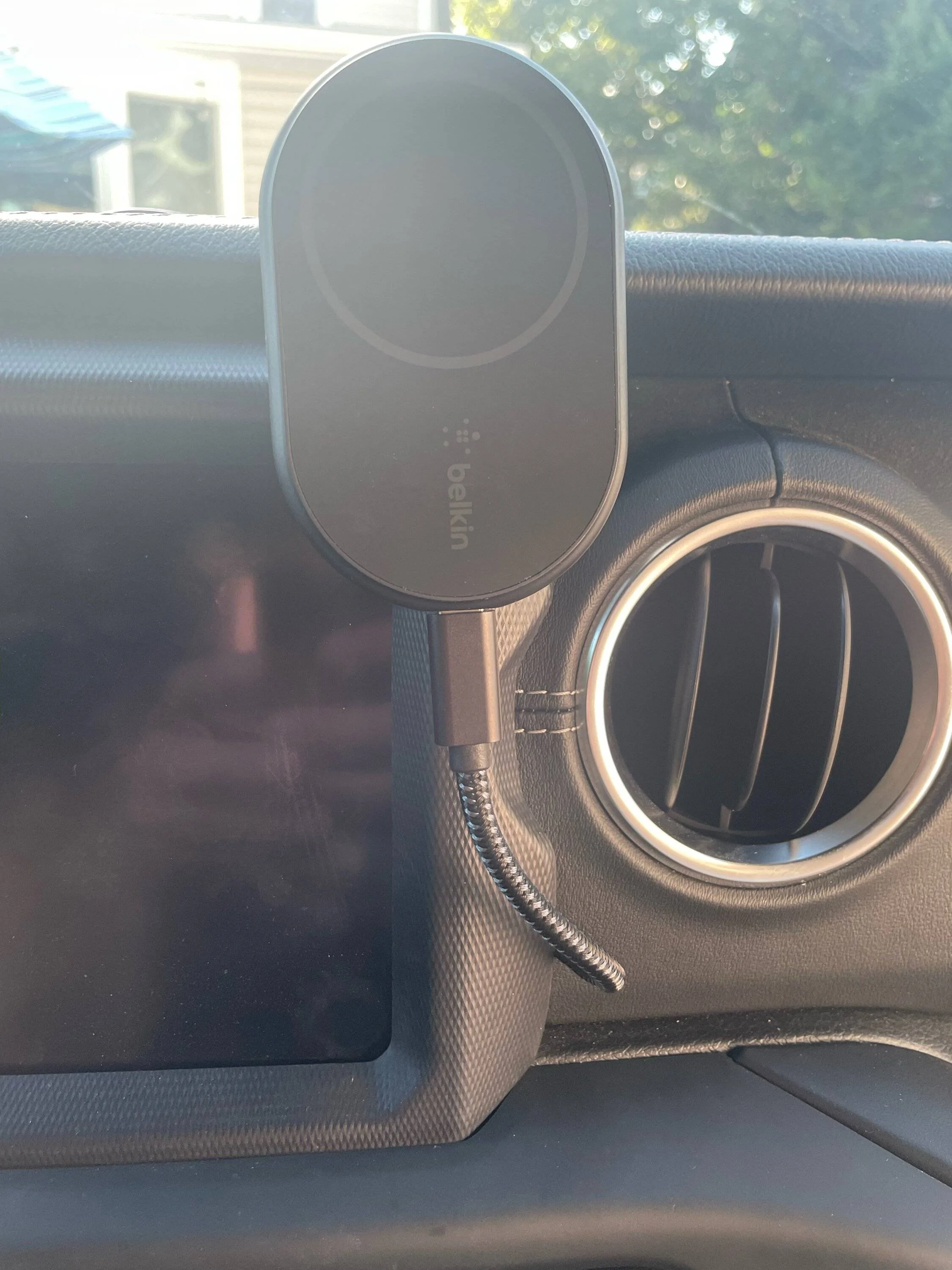 Jeep Wrangler JL Iphone MagSafe Charging Mount Installation IMG_1788