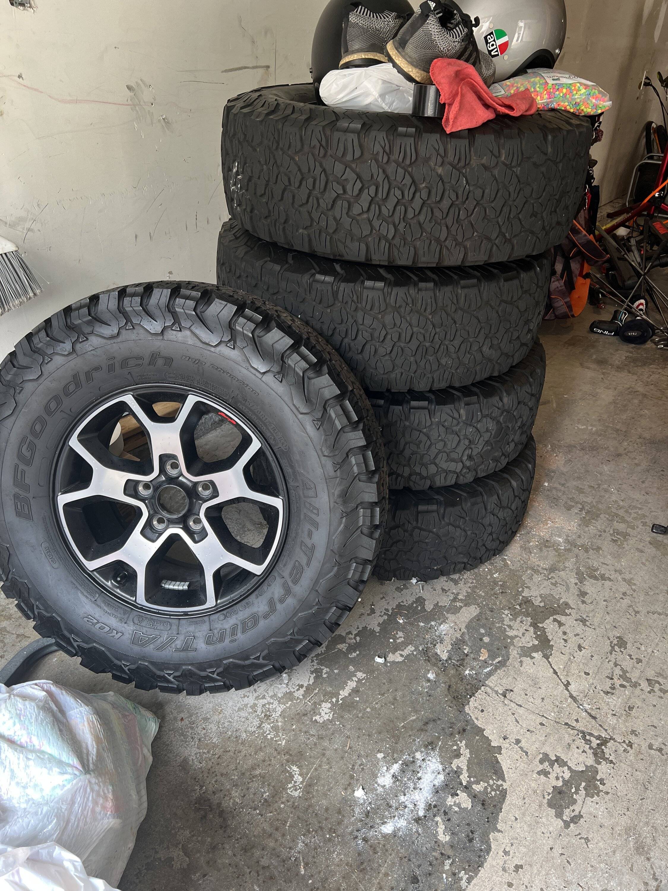 Jeep Wrangler JL Rubicon wheels and tires D1CAE323-58D2-4C71-BB37-80FA1E726B57